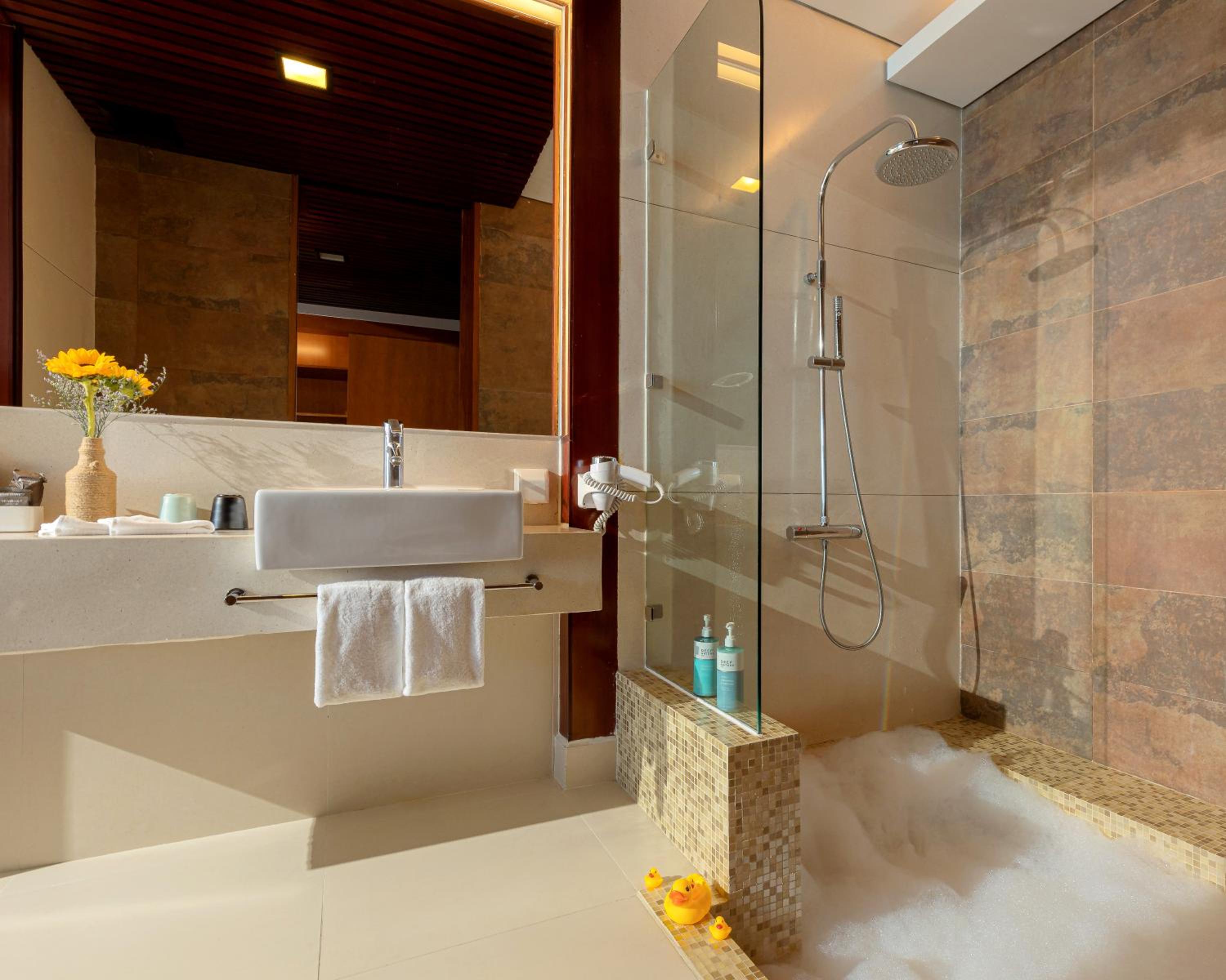Superior Twin Room with Ocean View - Photo 12
