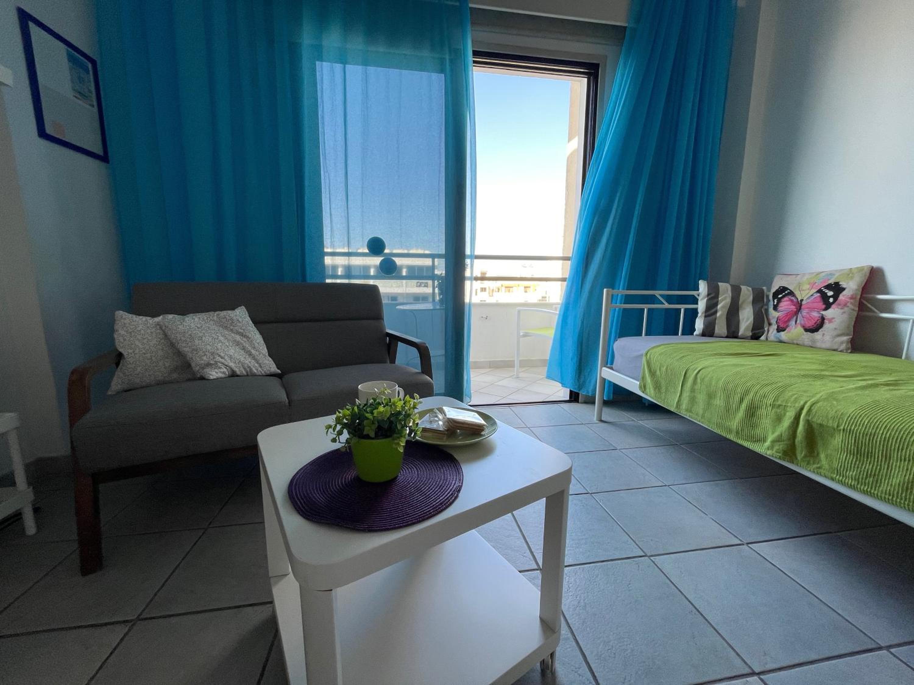 One-Bedroom Apartment with City View photo 3