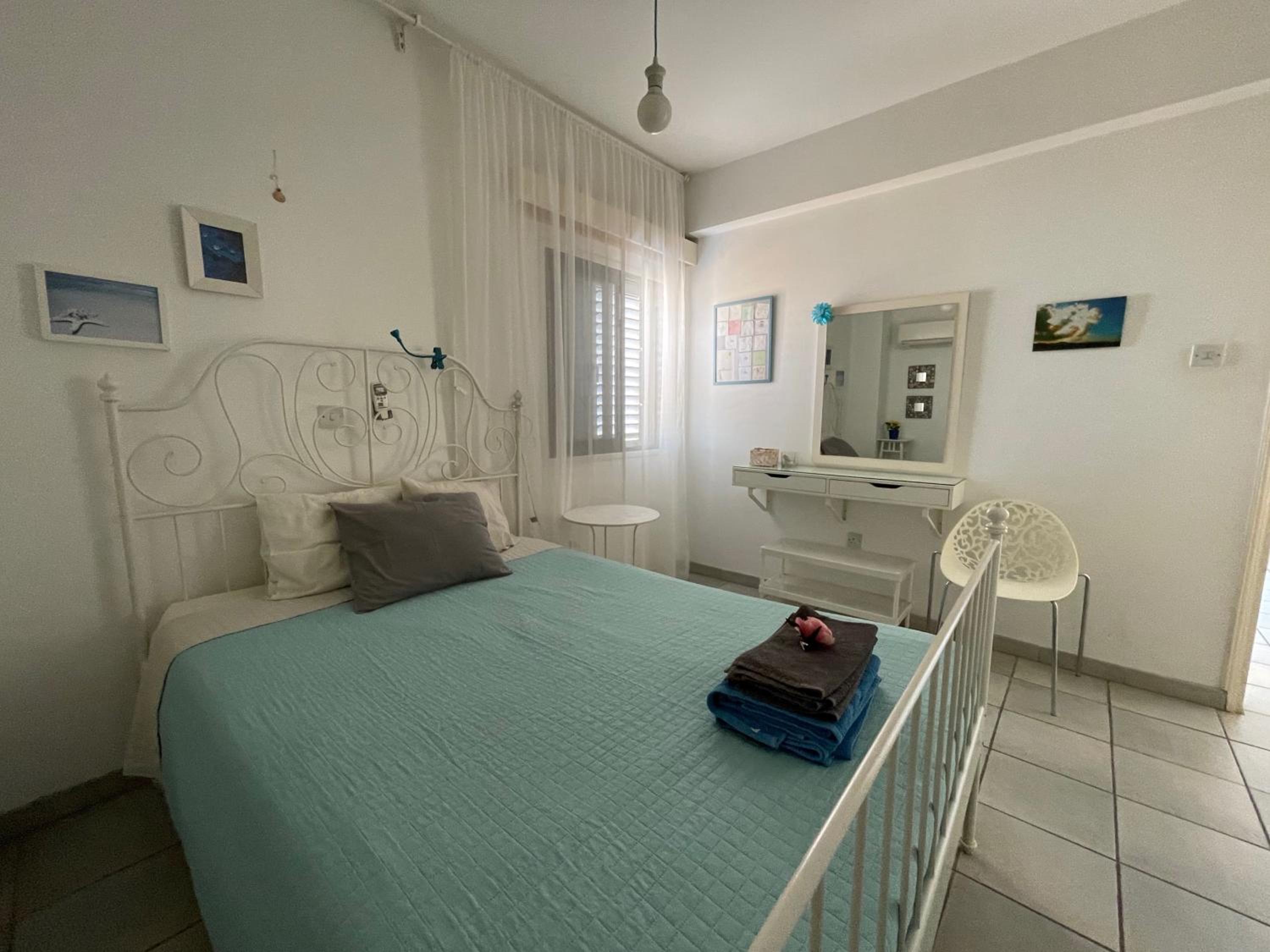 One-Bedroom Apartment with City View photo 3