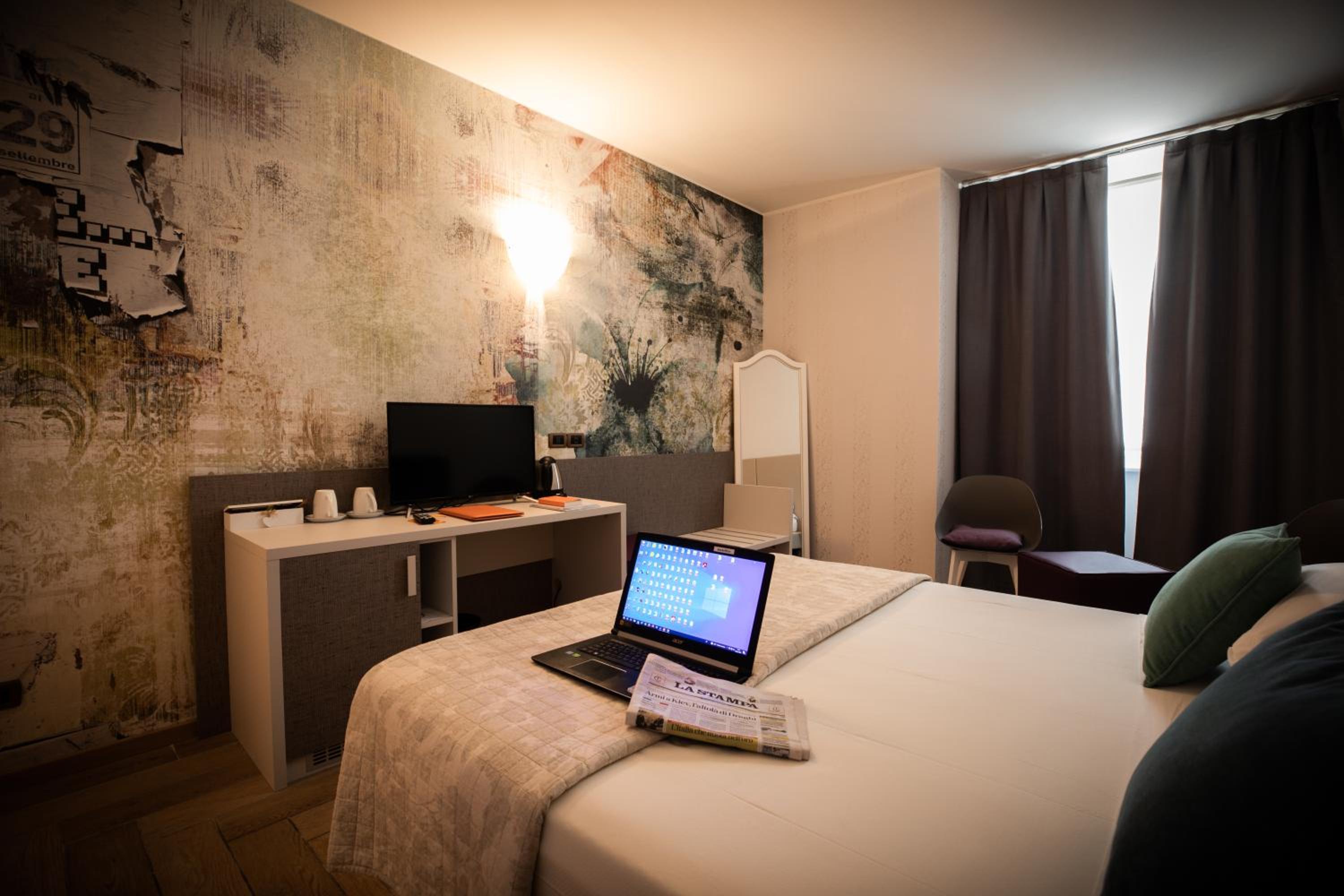 Deluxe Room - Photo 12