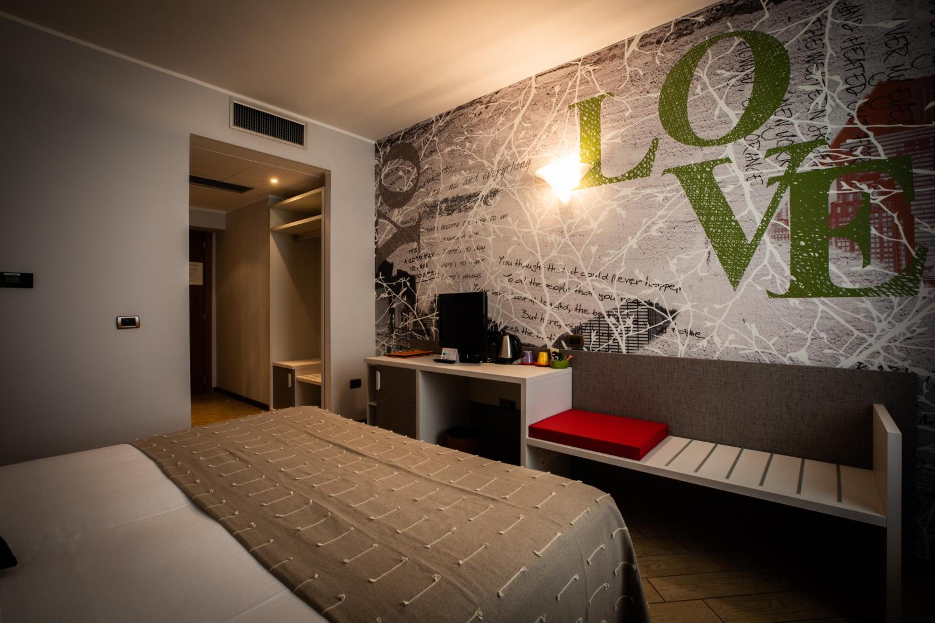 Deluxe Room - Photo 4