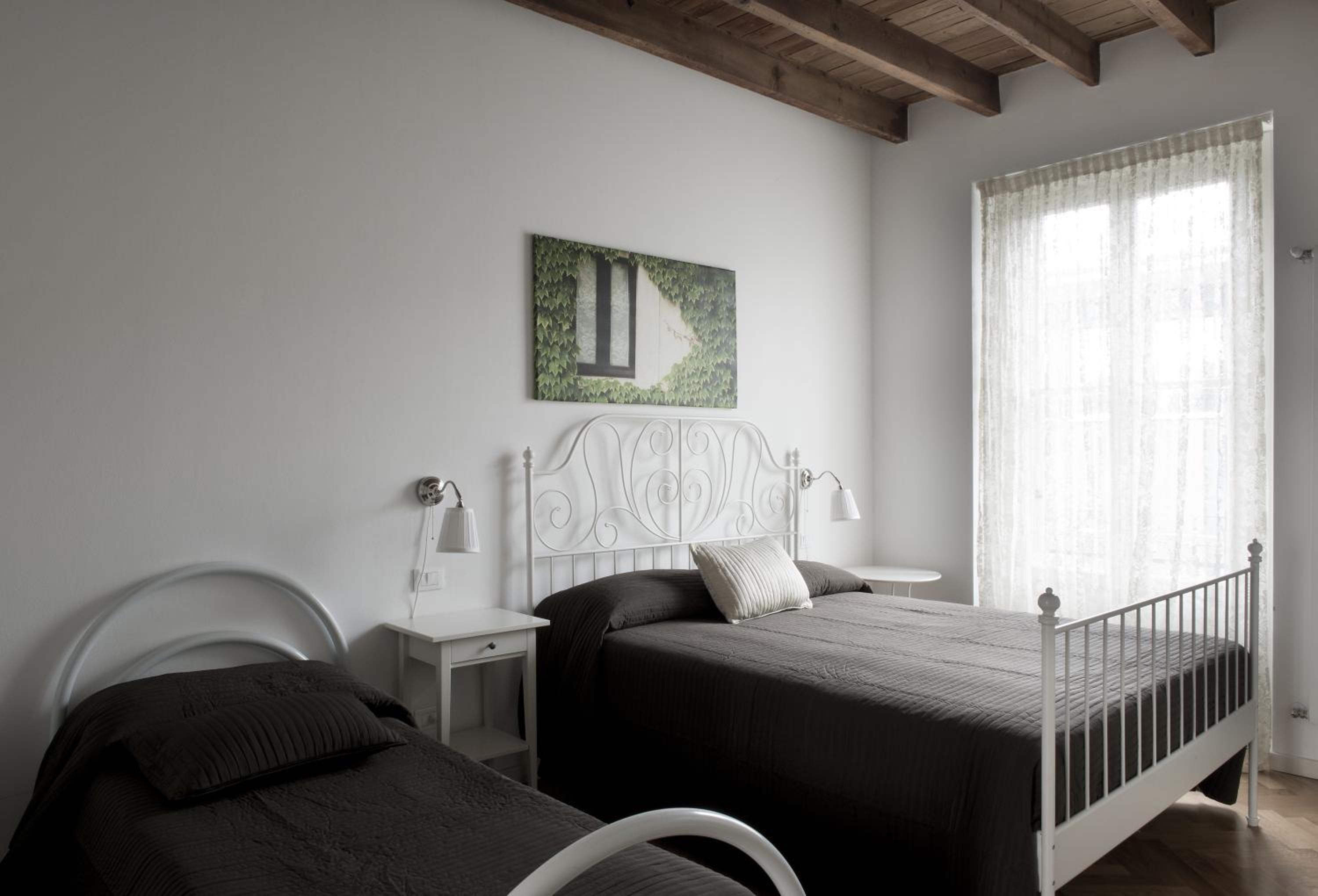 One-Bedroom Apartment (5 Adults)