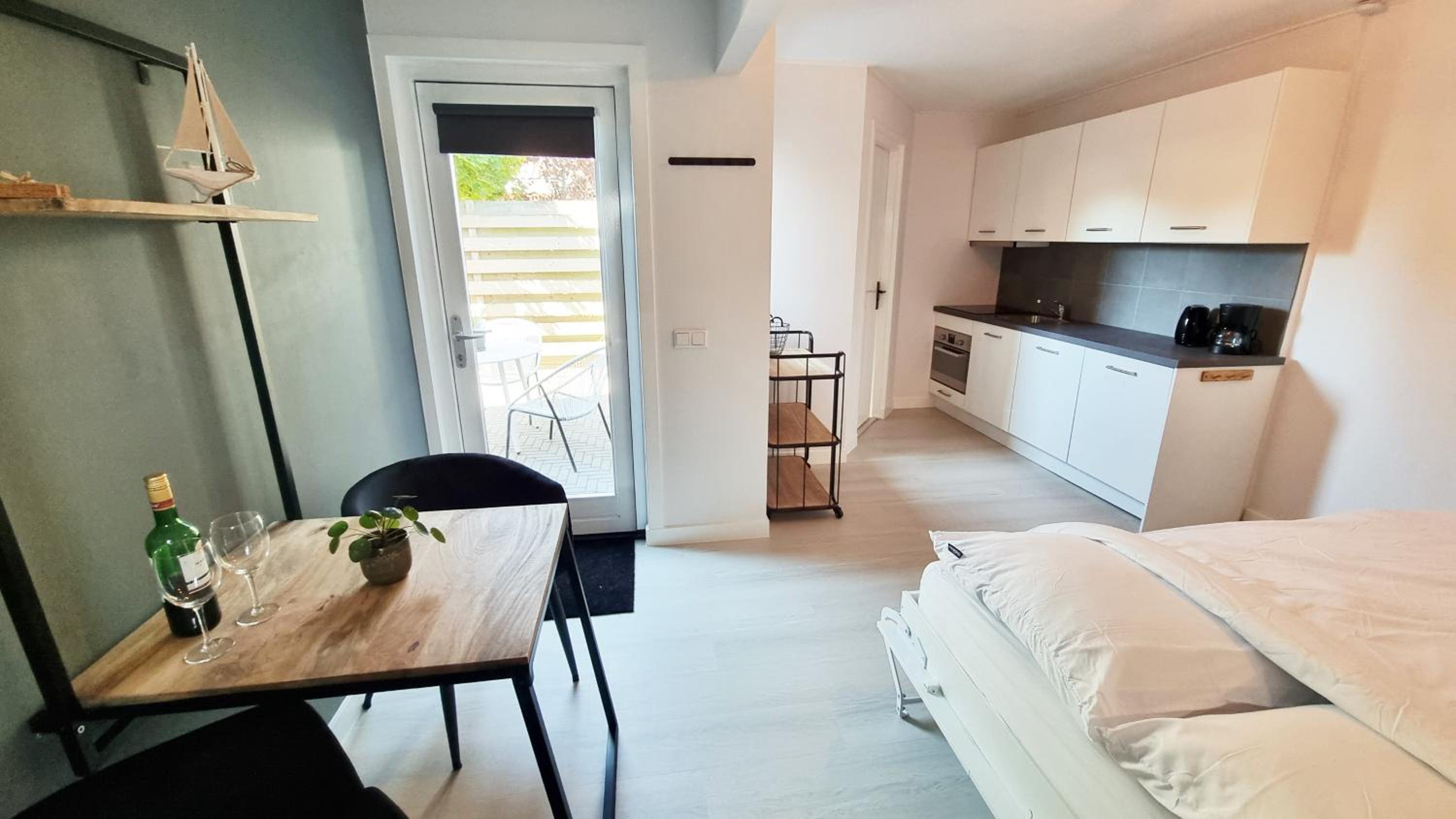 One-Bedroom Apartment photo 2