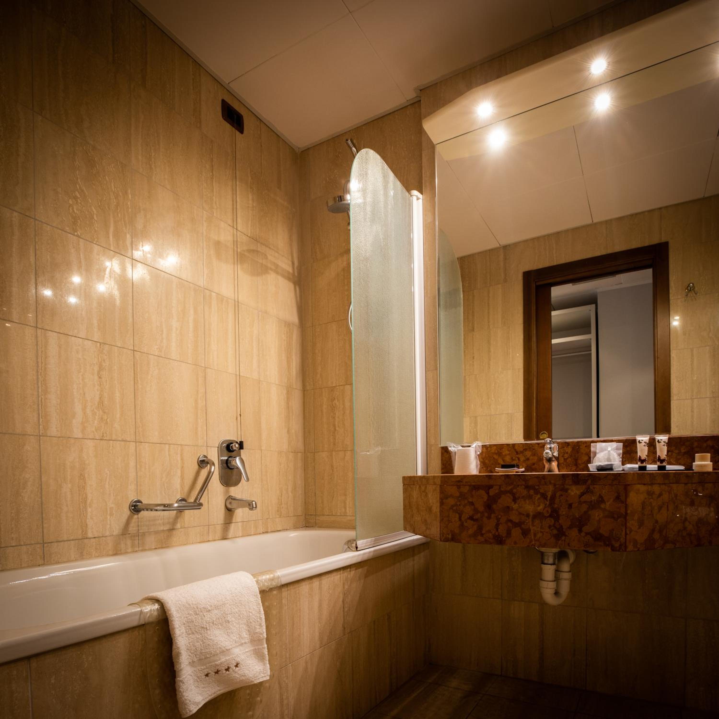 Double or Twin Room photo 2