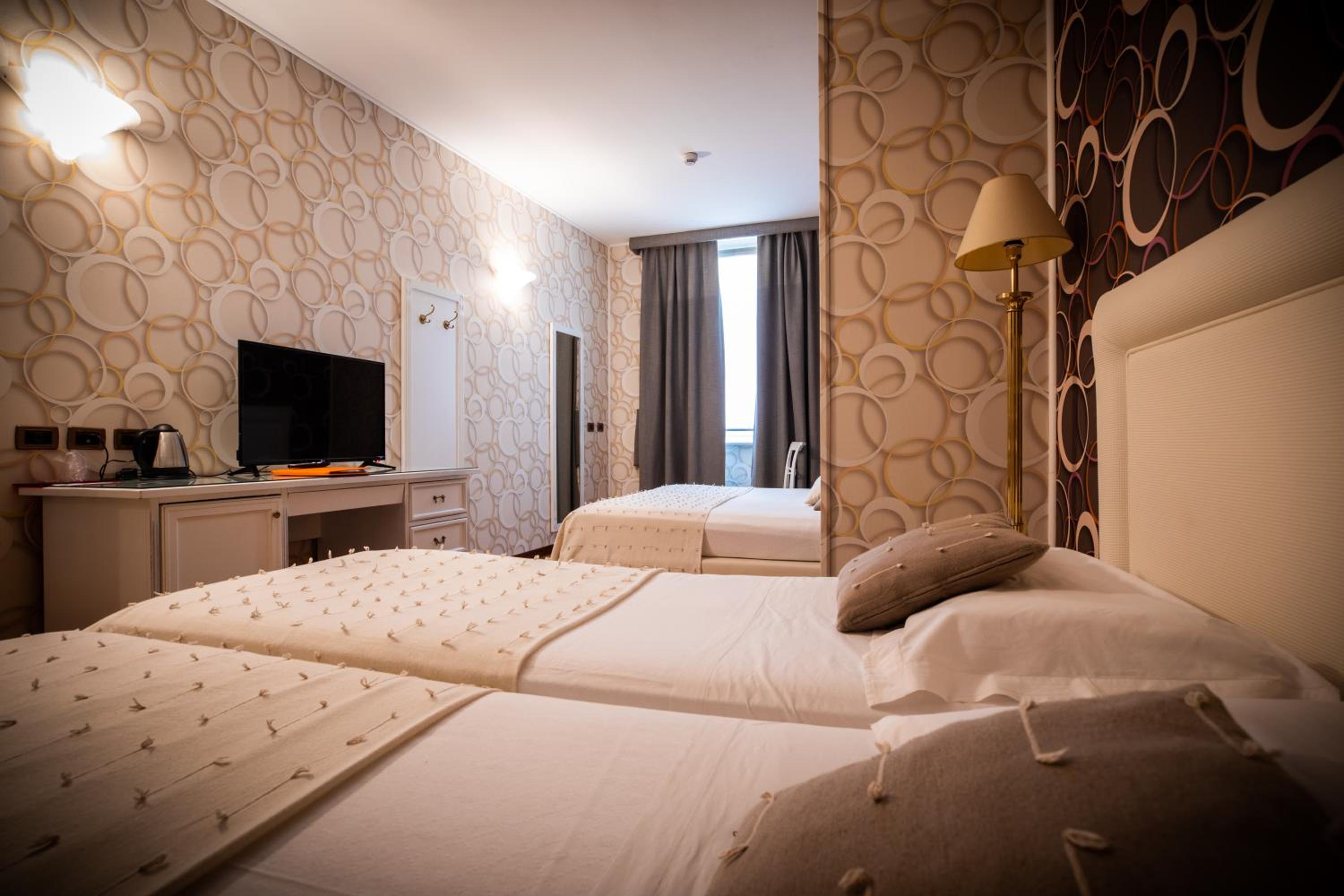 Quadruple Room - Photo 2