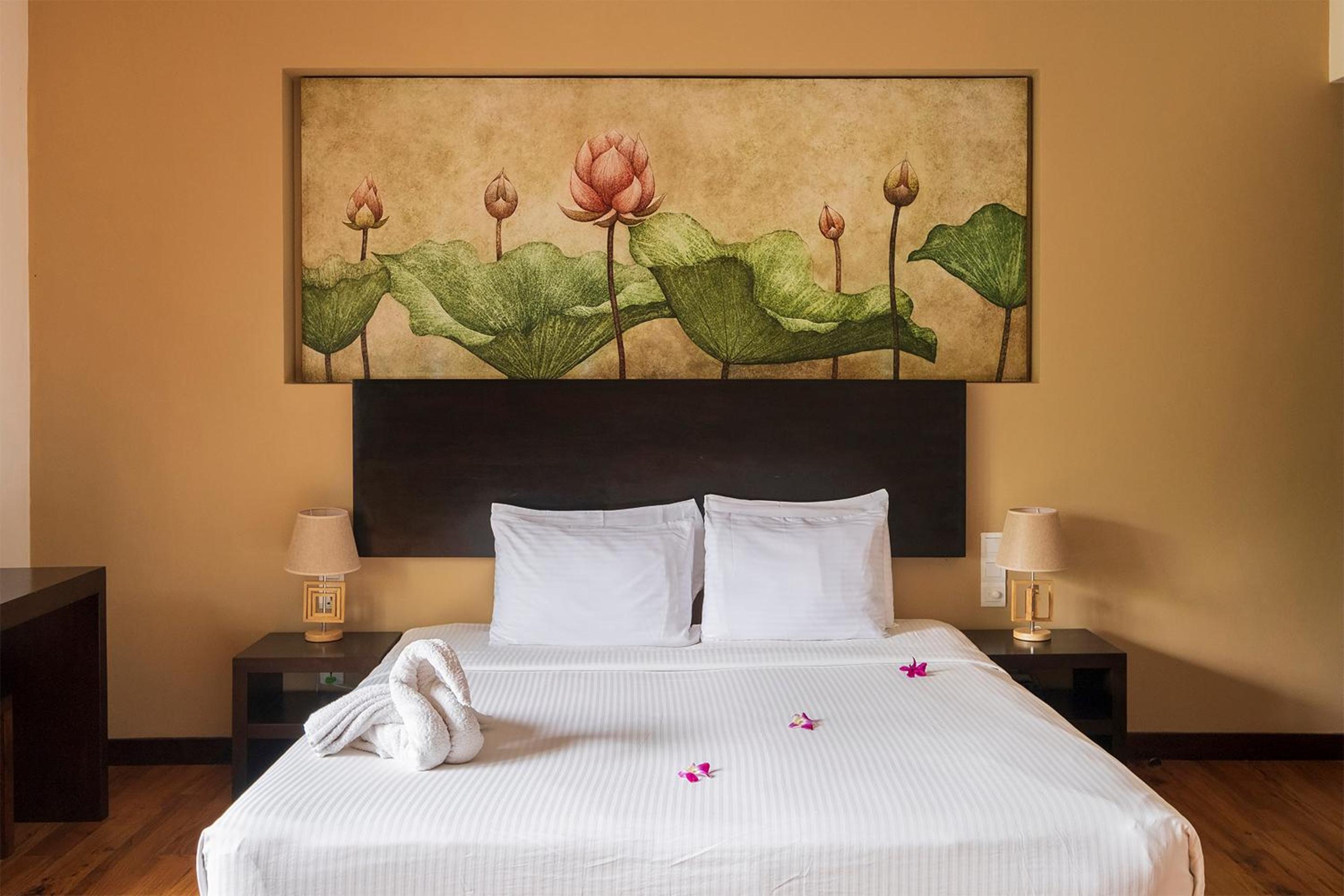 Premier Room with balcony (Free Airport Pick-up OR Drop-off & Netflix streaming) photo 2