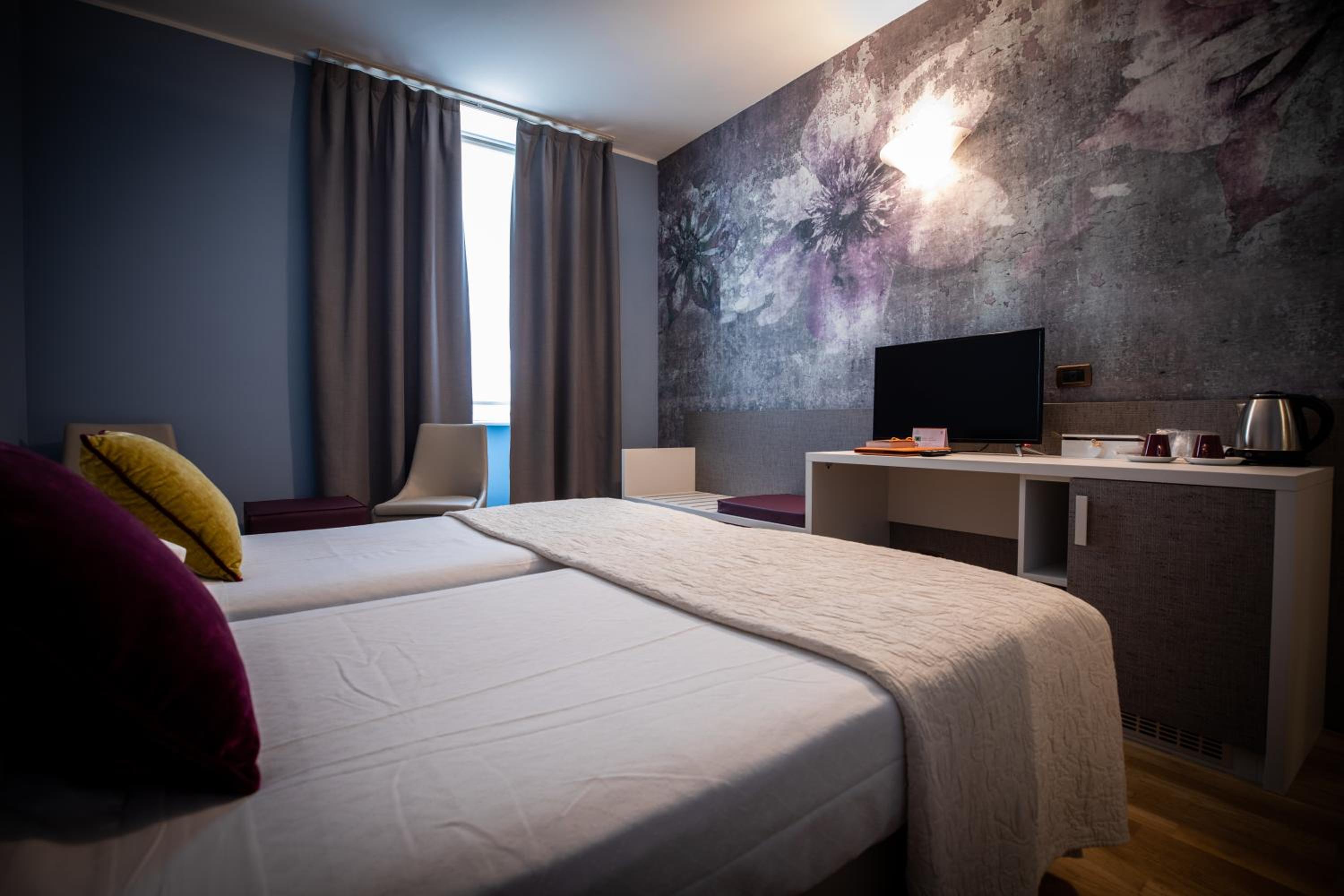 Deluxe Room - Photo 11