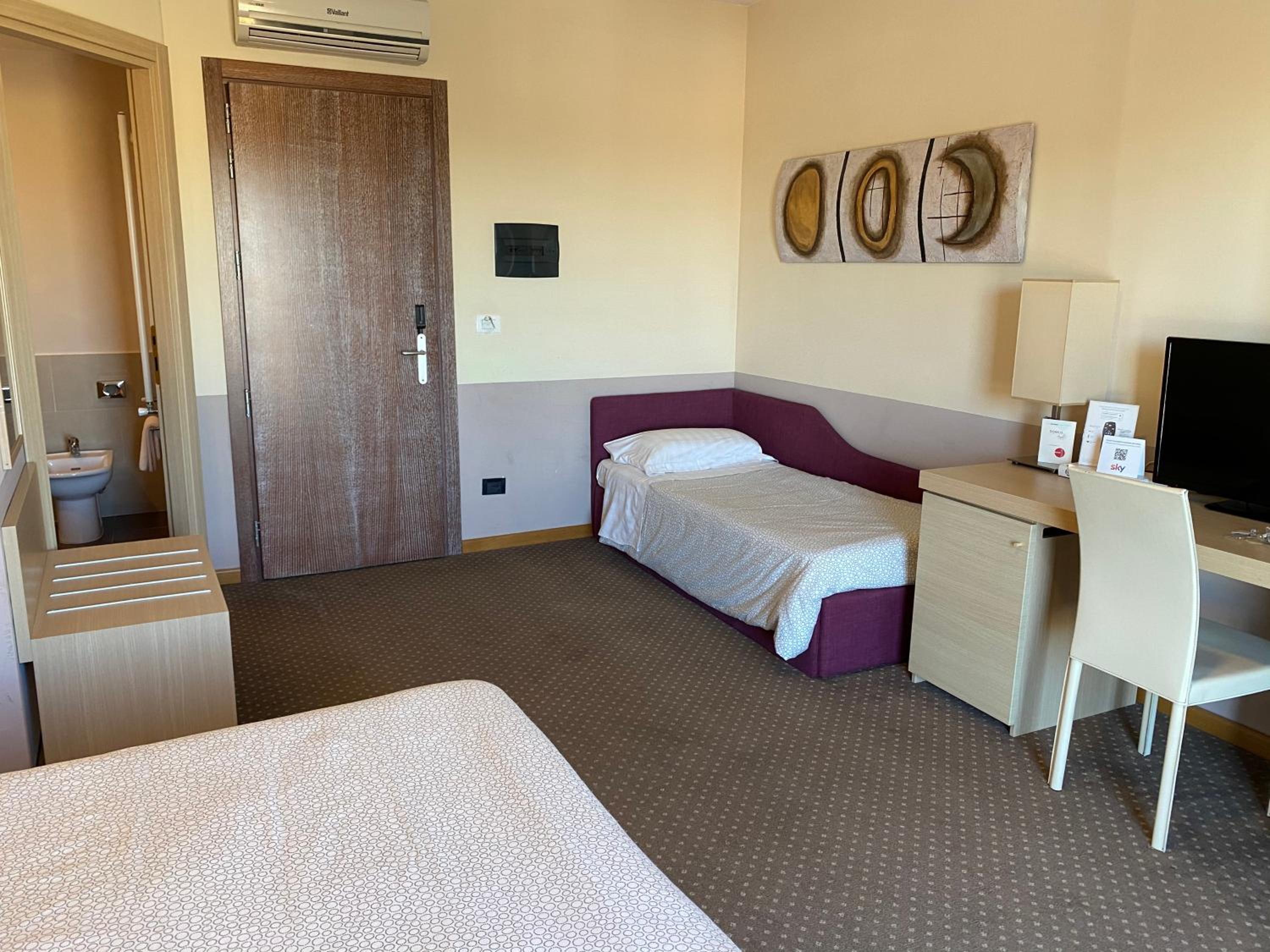 Superior Triple Room photo 2