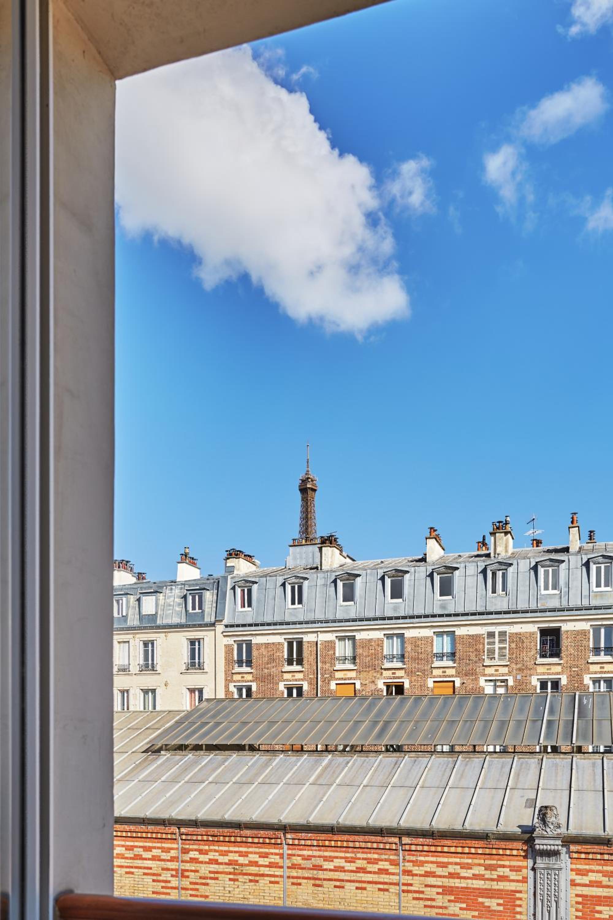 Classic Double Room - Eiffel Tower View