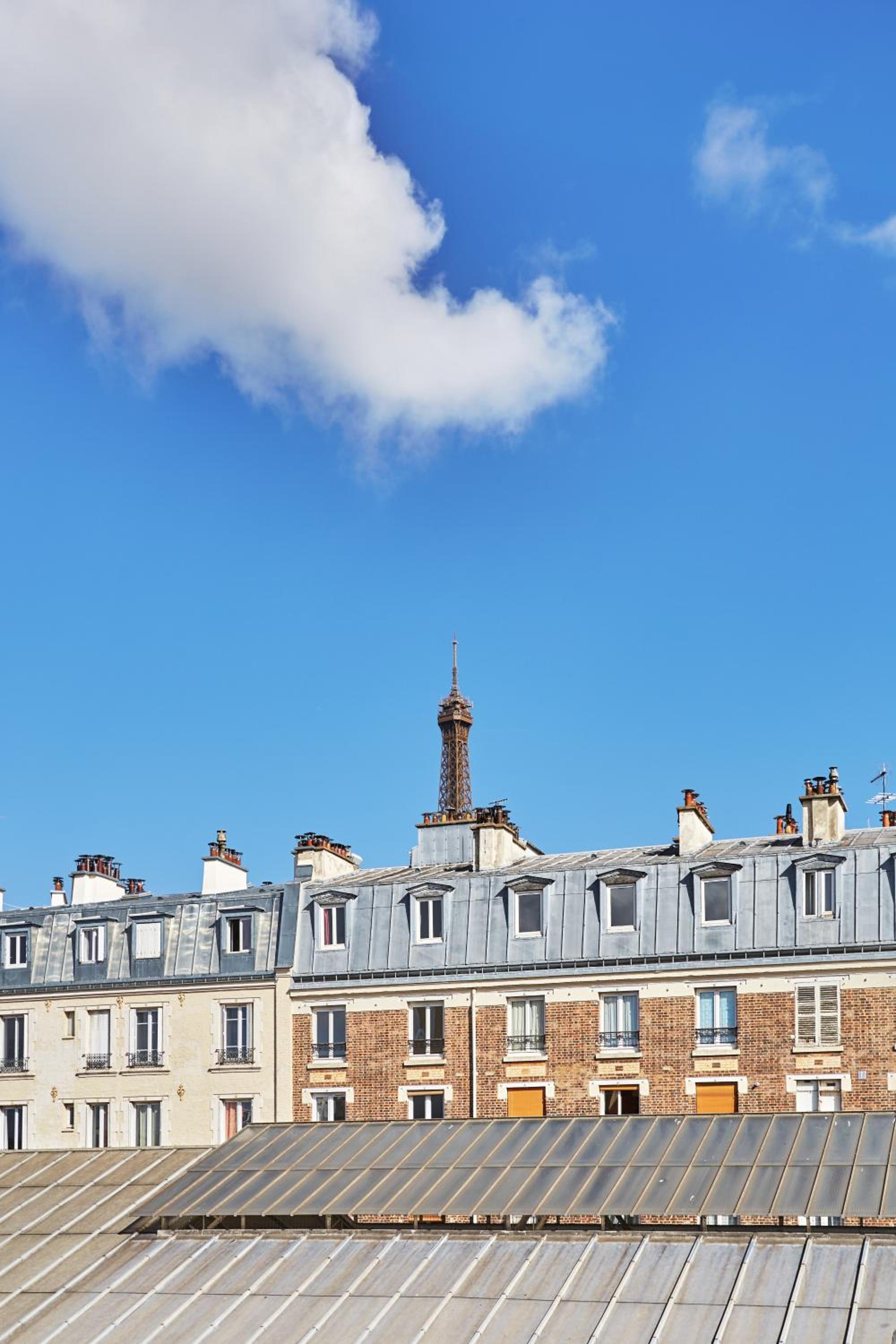 Classic Double Room - Eiffel Tower View