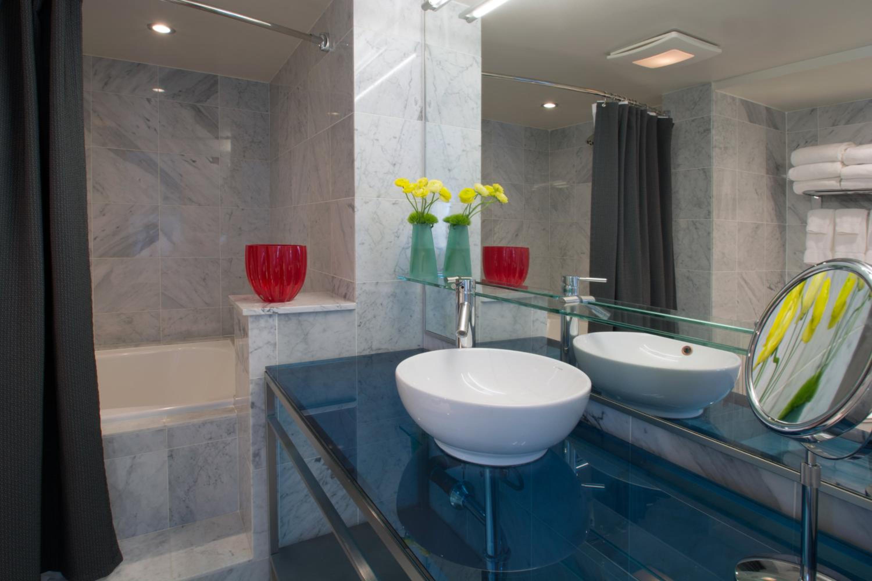 Superior King Suite - Photo 7