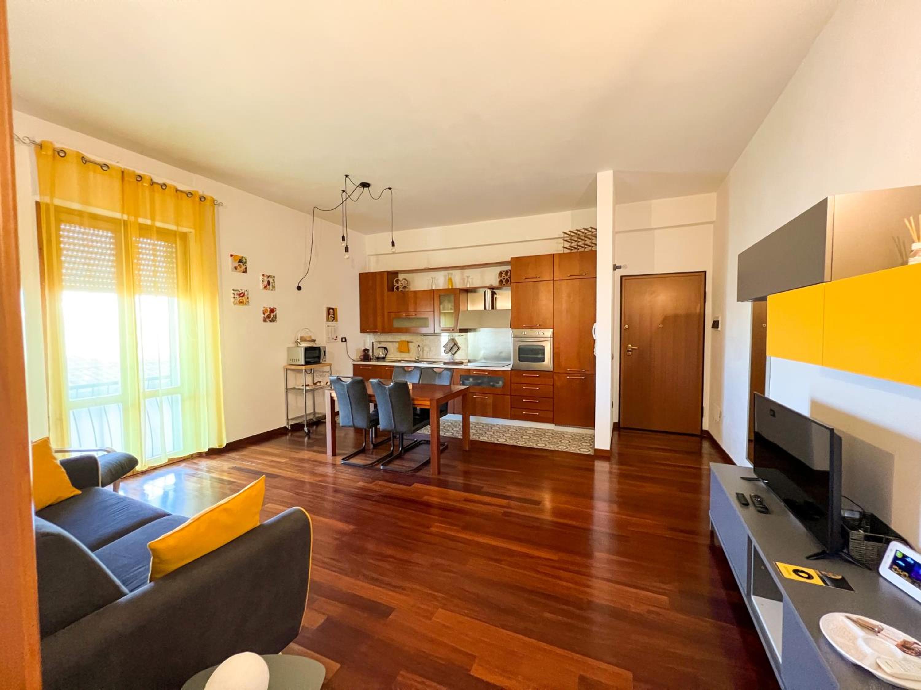 One-Bedroom Apartment photo 1