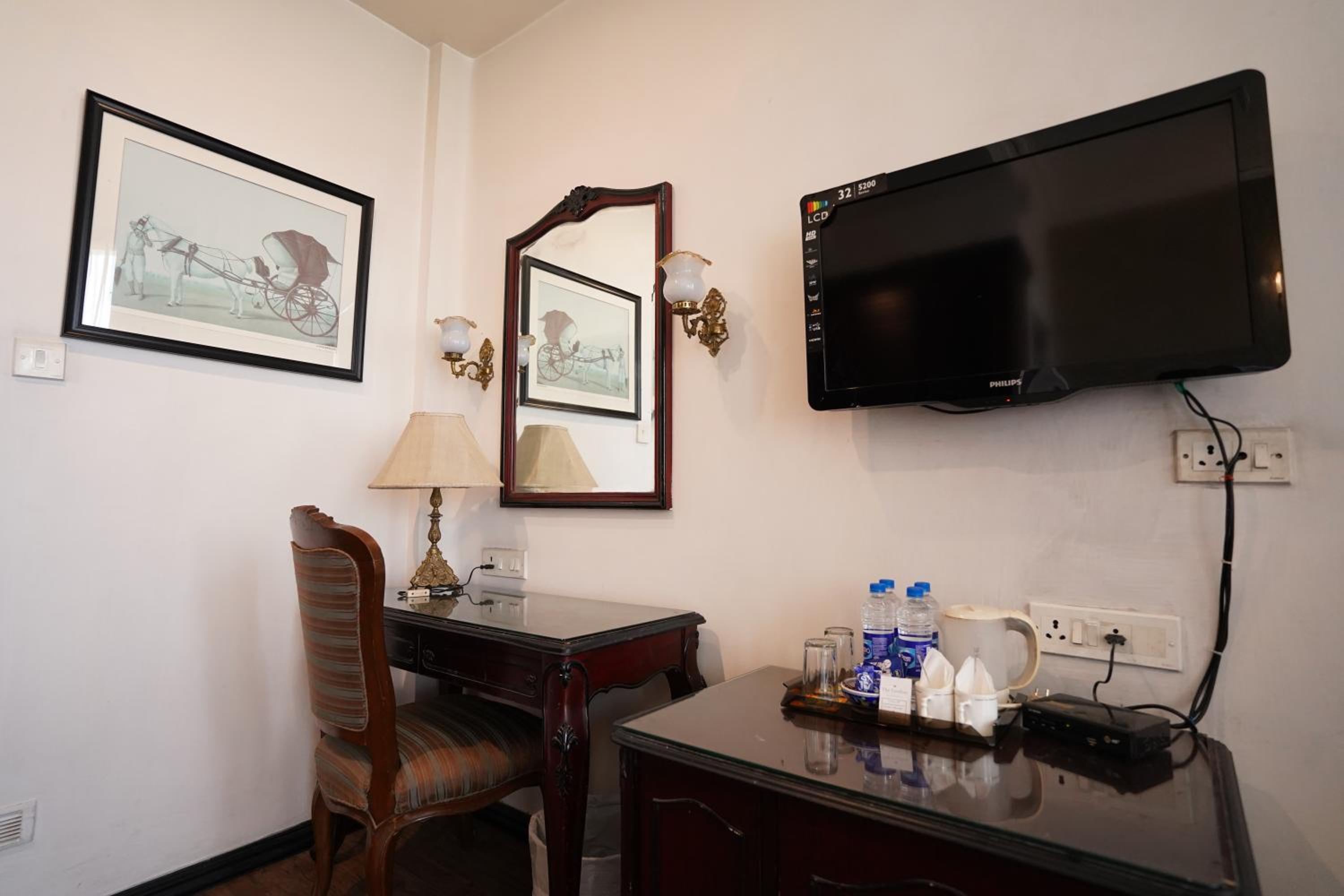 Deluxe Room - Photo 3