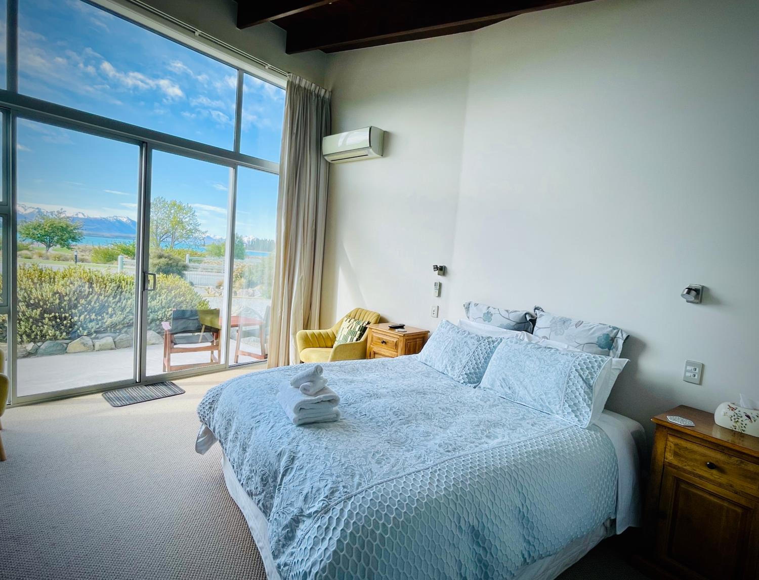 Queen Bedroom with Lakeview photo 1