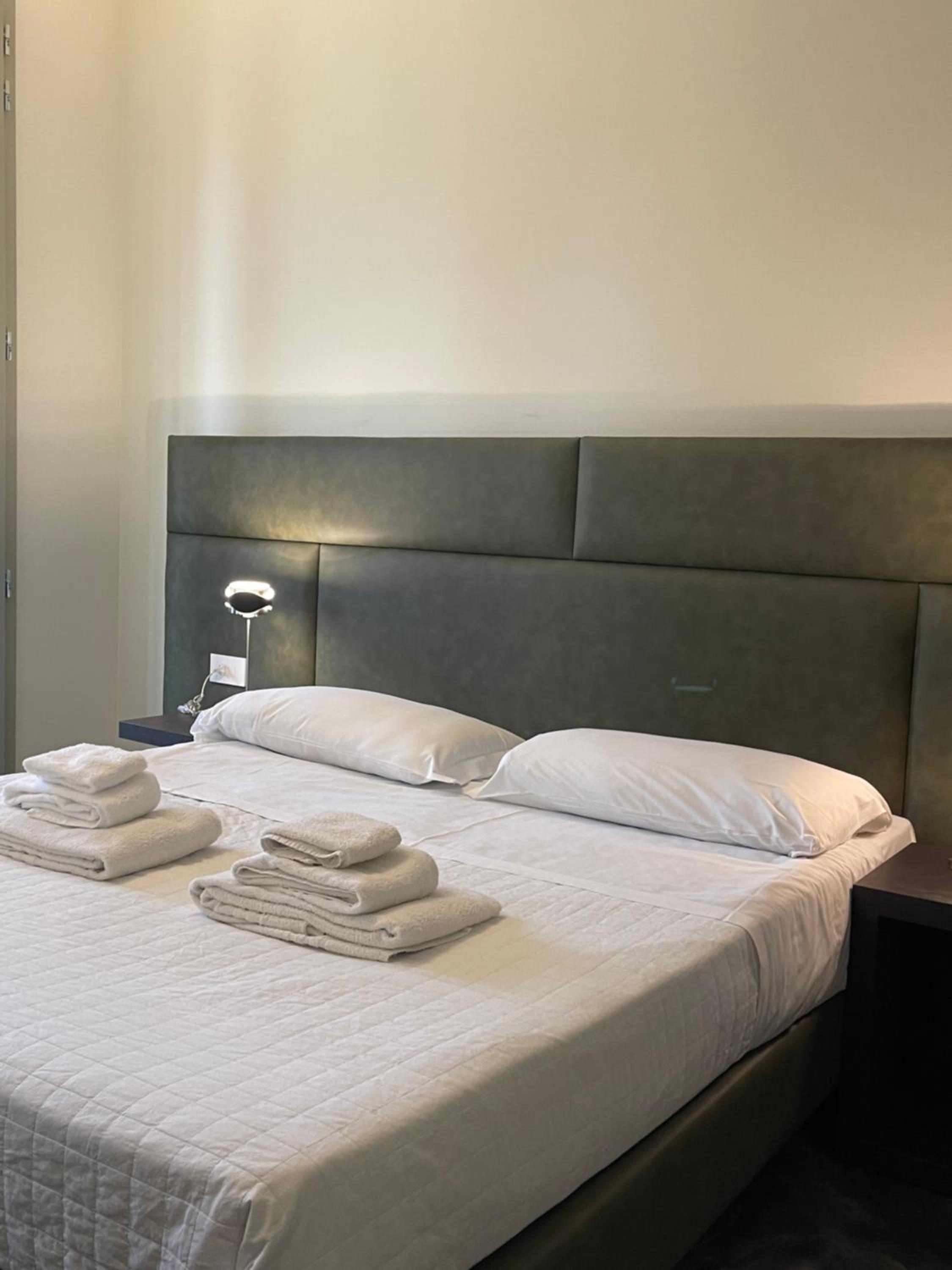 Double Room with Balcony - Photo 1