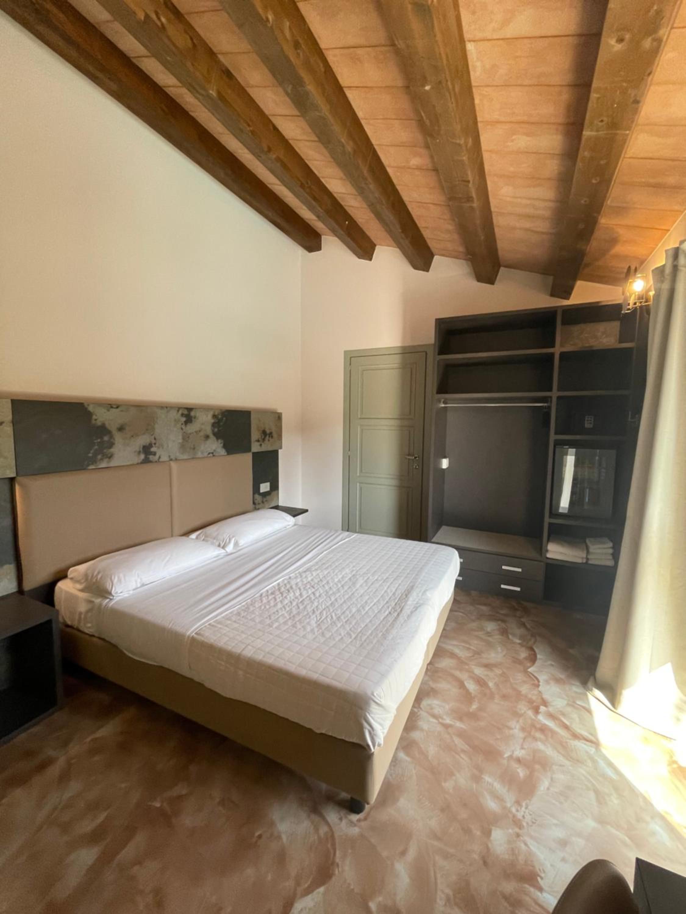 King Room with Pool View - Photo 1