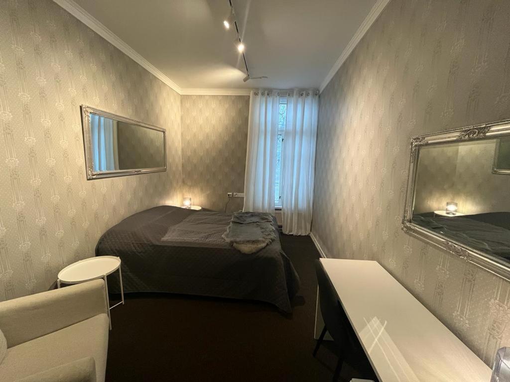 Double Room - Photo 17