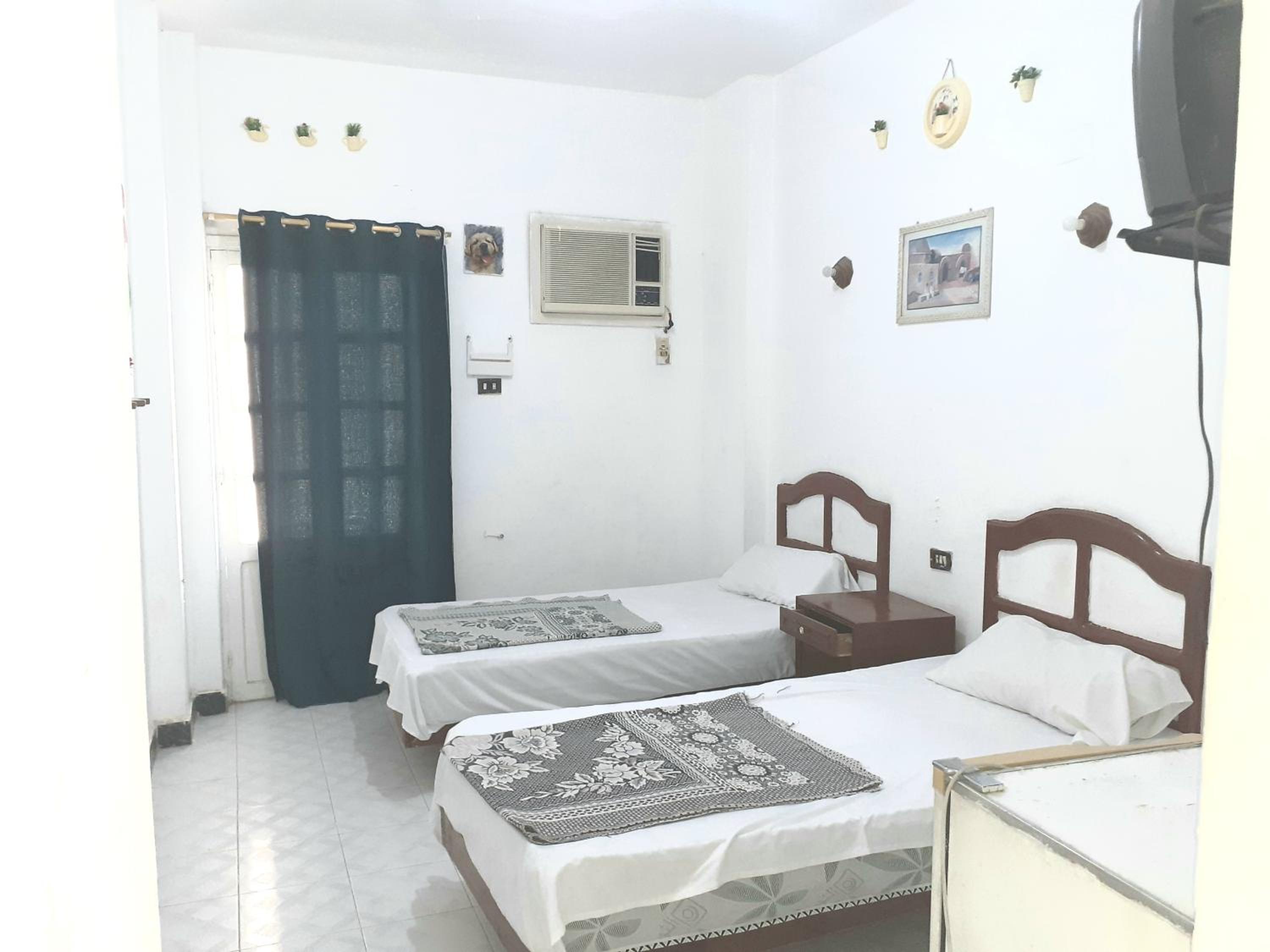 Double Room with Private Bathroom - Photo 11