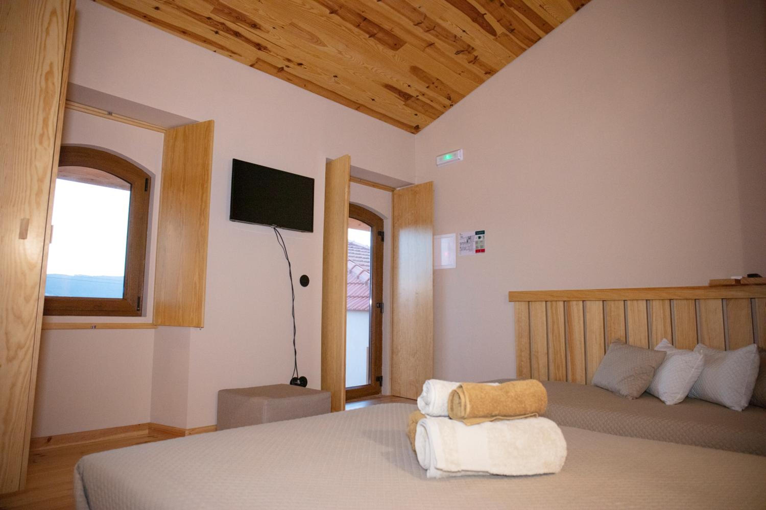 Triple Room with Bath photo 1