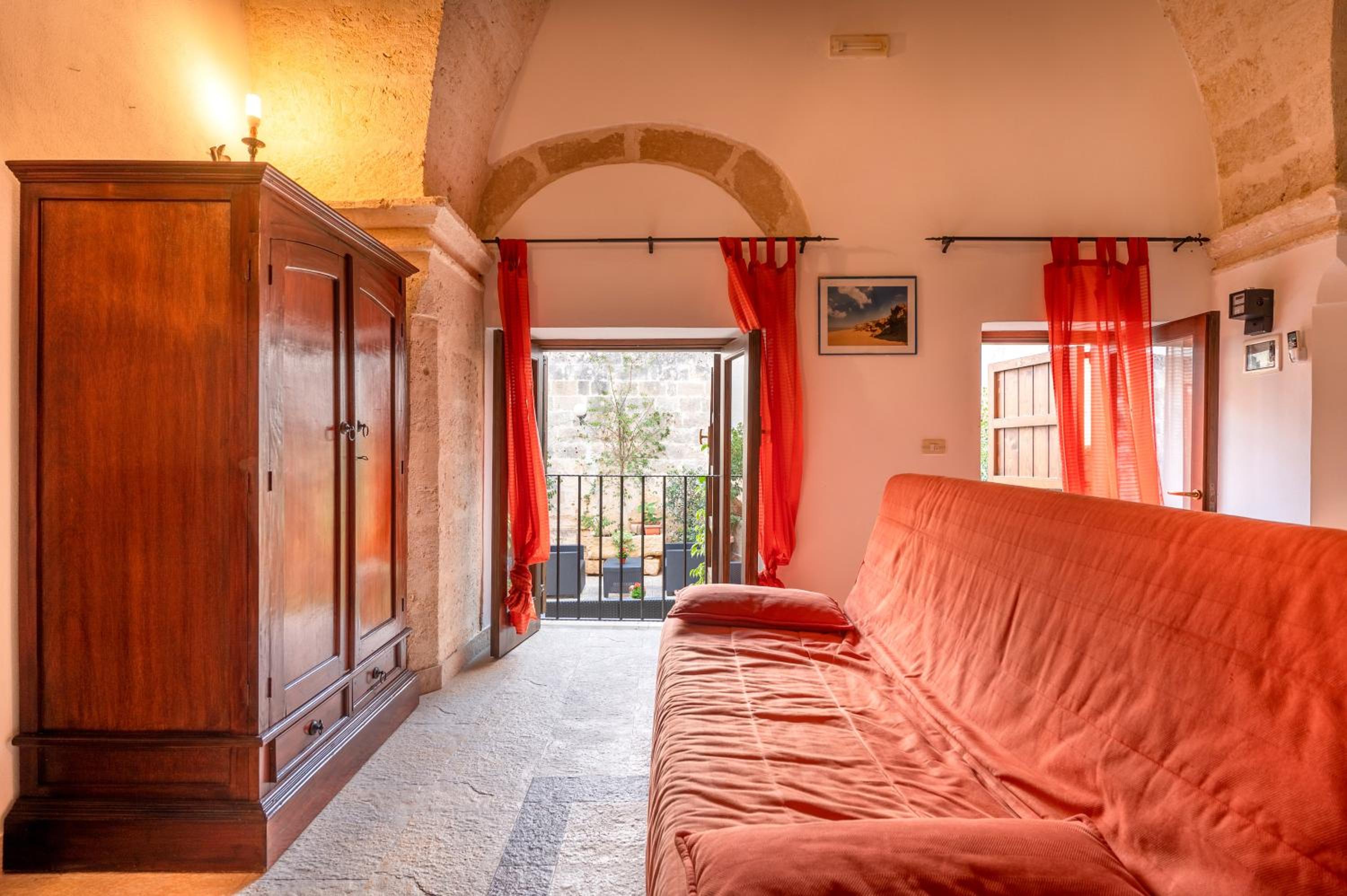 One-Bedroom House photo 1