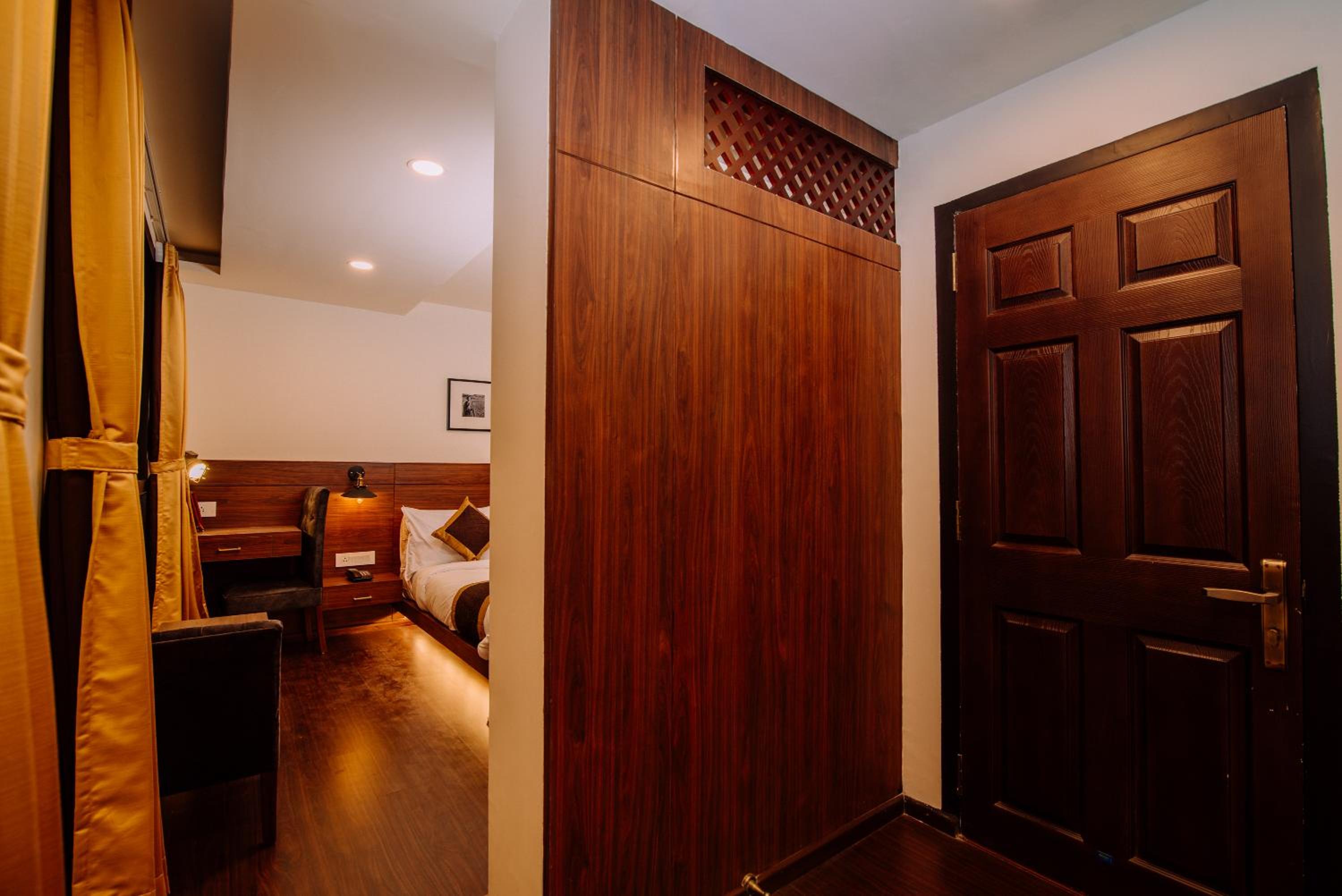 Deluxe Queen Suite