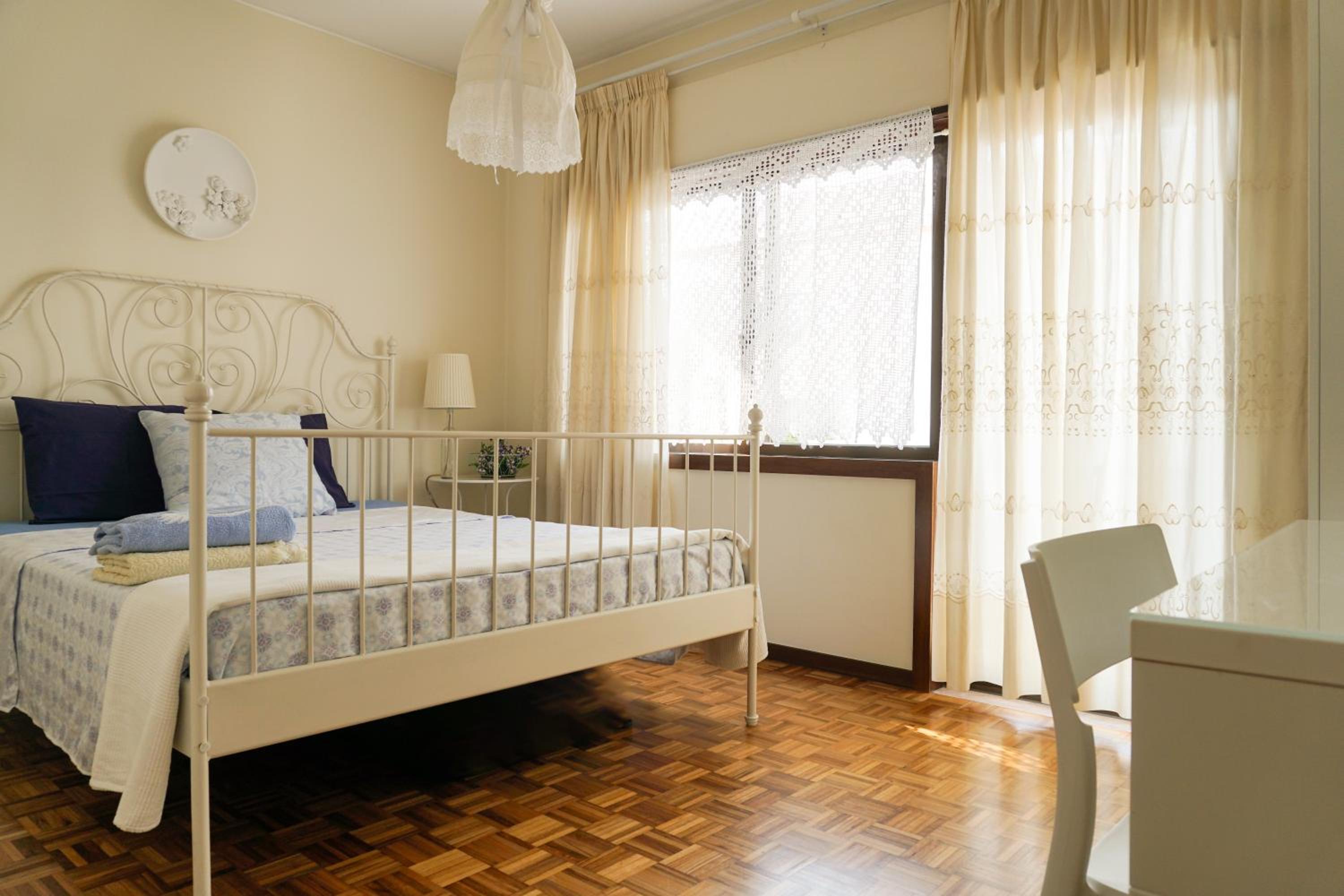 Double Room with Balcony - Photo 13