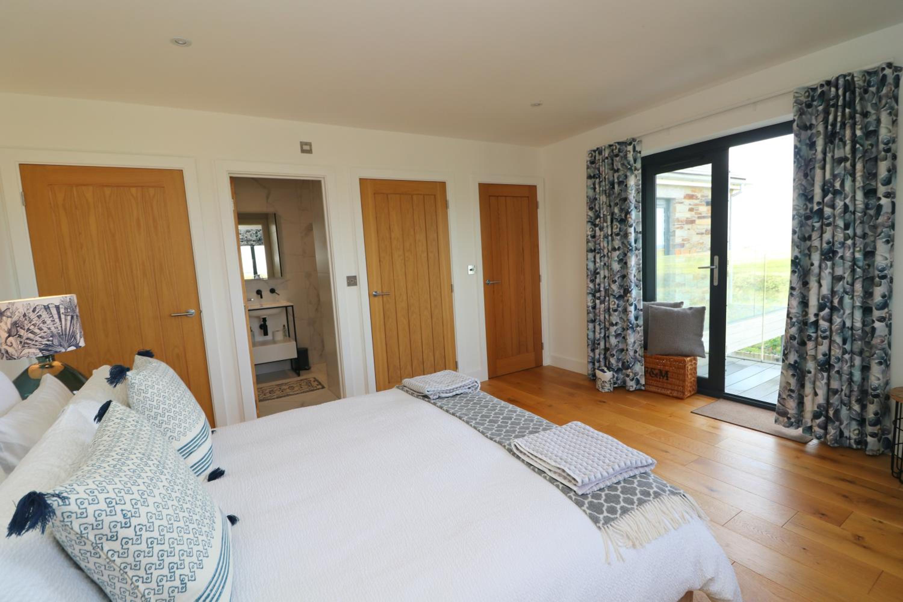 Four-Bedroom House photo 1