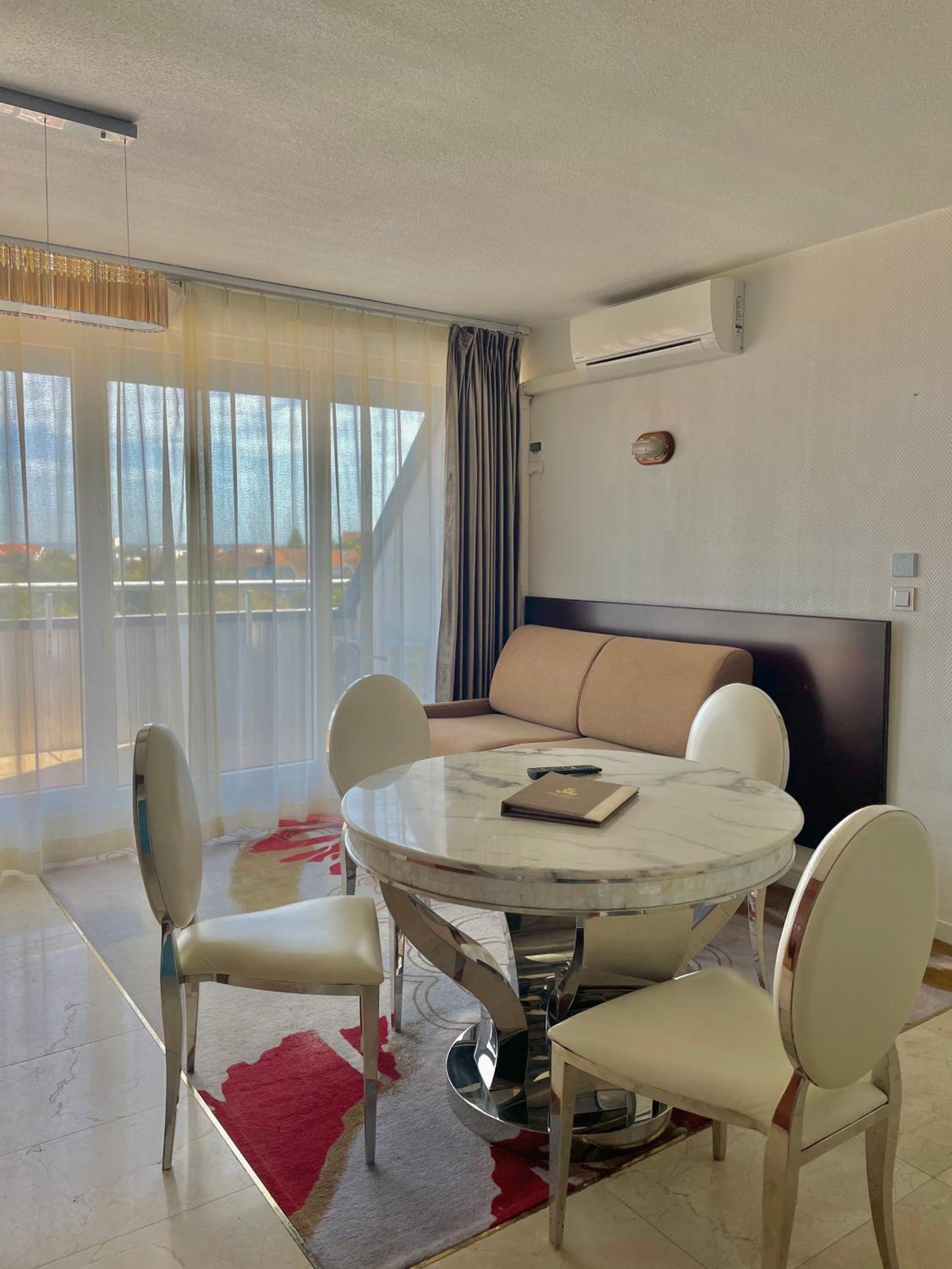 Two-room Apartment (4 Adults+2 Children)