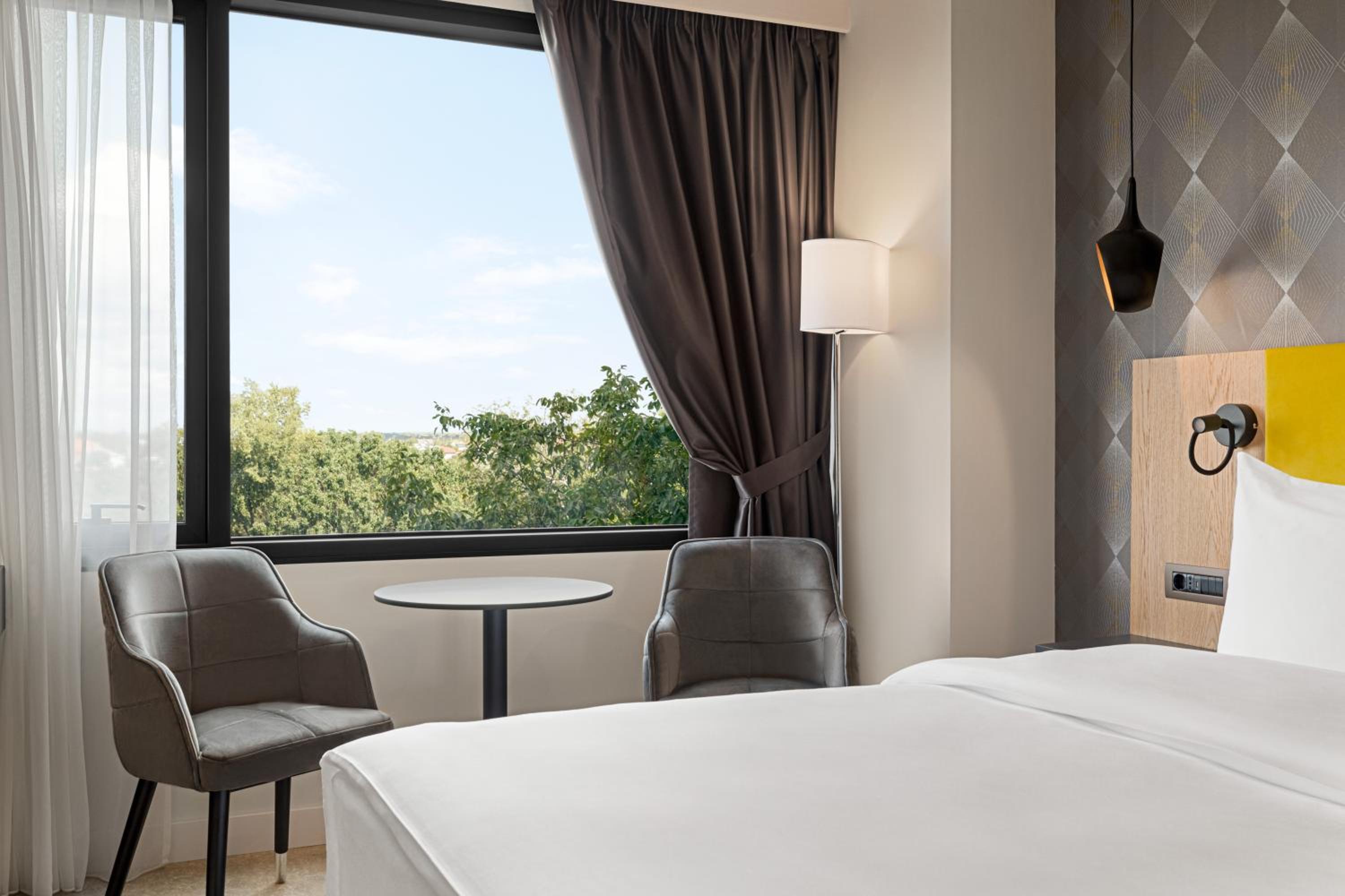 Queen Room with Garden View photo 2