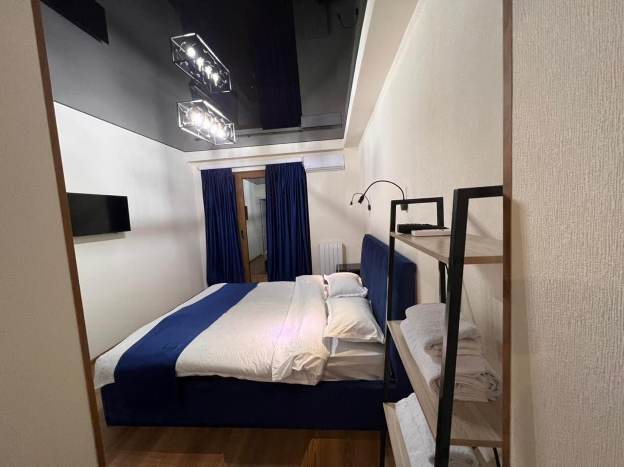 Large Double Room - Photo 5
