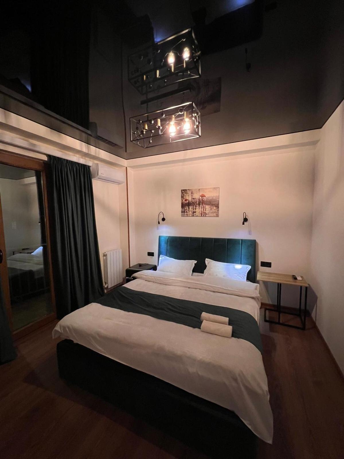 Large Double Room - Photo 4