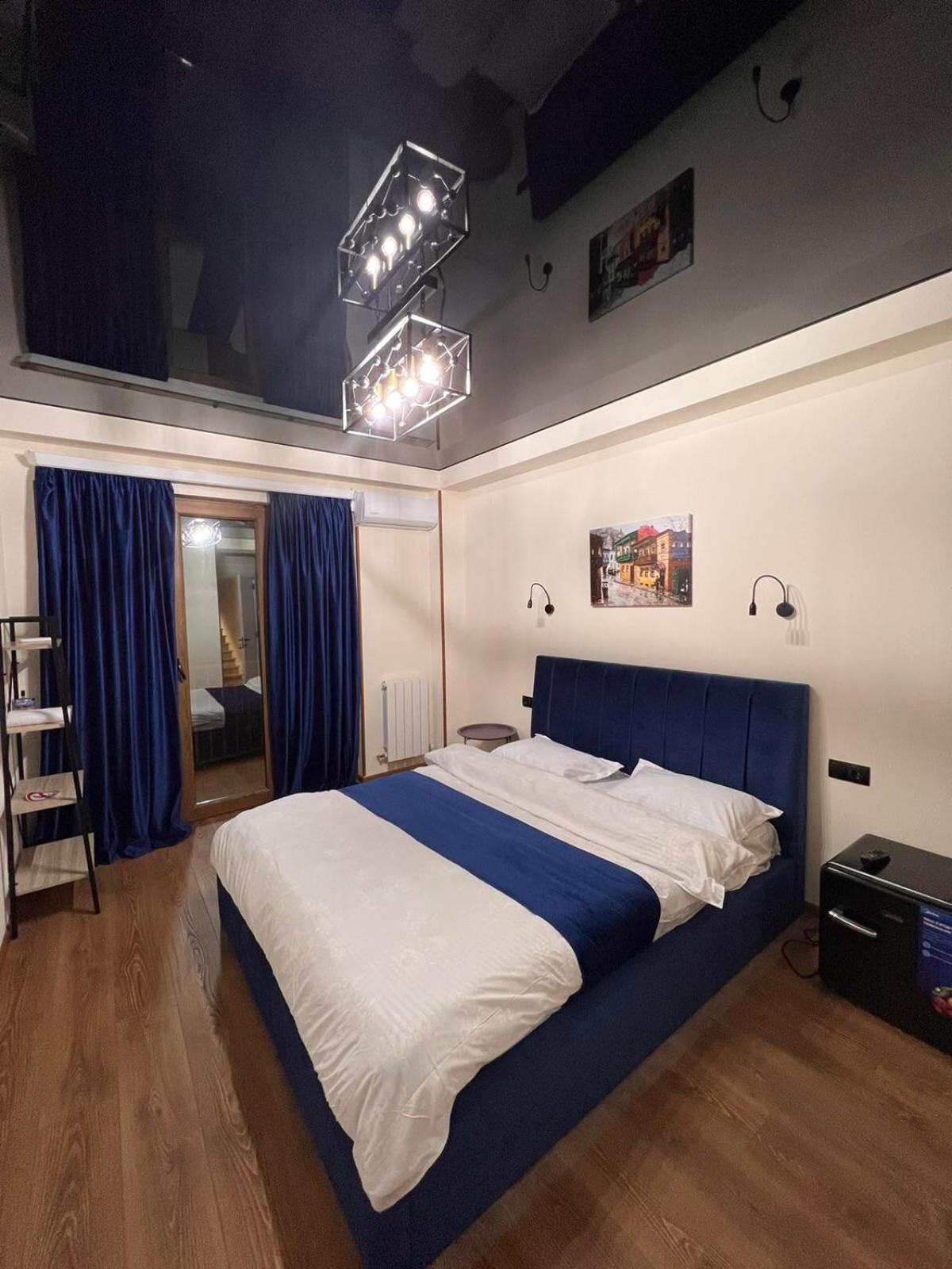 Large Double Room - Photo 2