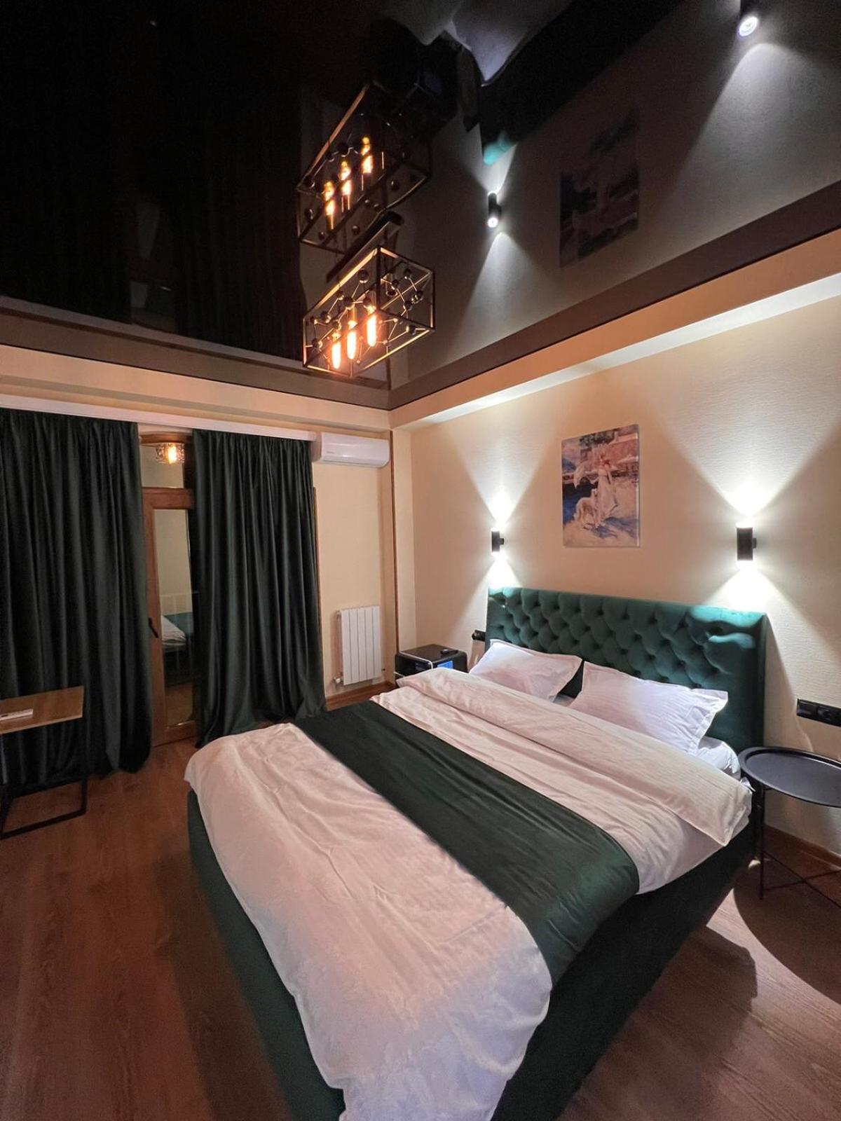 Large Double Room - Photo 8