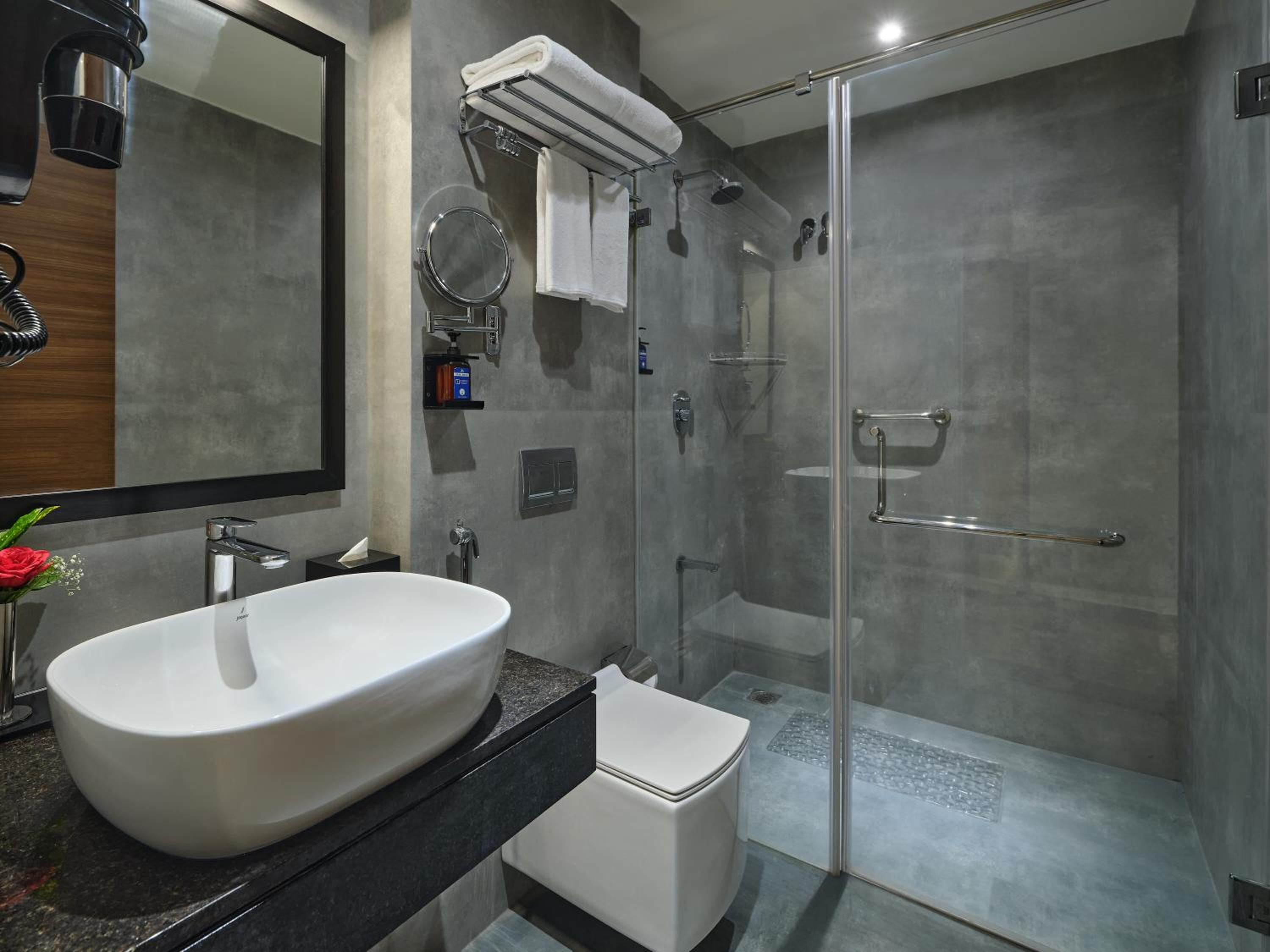 Deluxe King Room - Photo 2