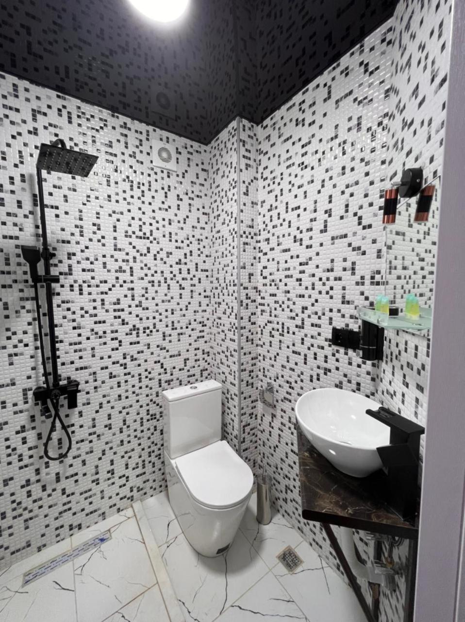 Large Double Room - Photo 9