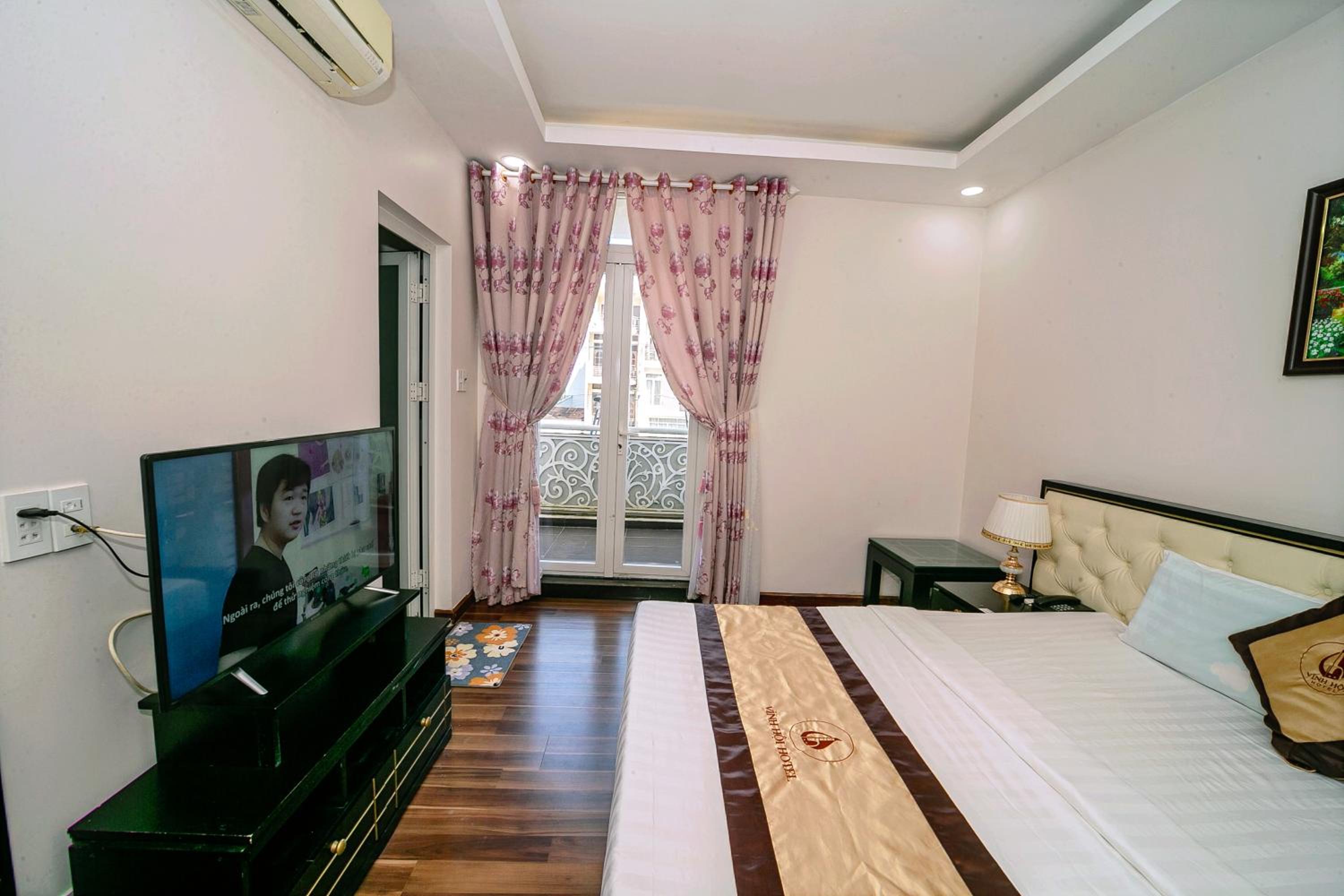 Double Room with Balcony (2 Adults + 1 Child) photo 2