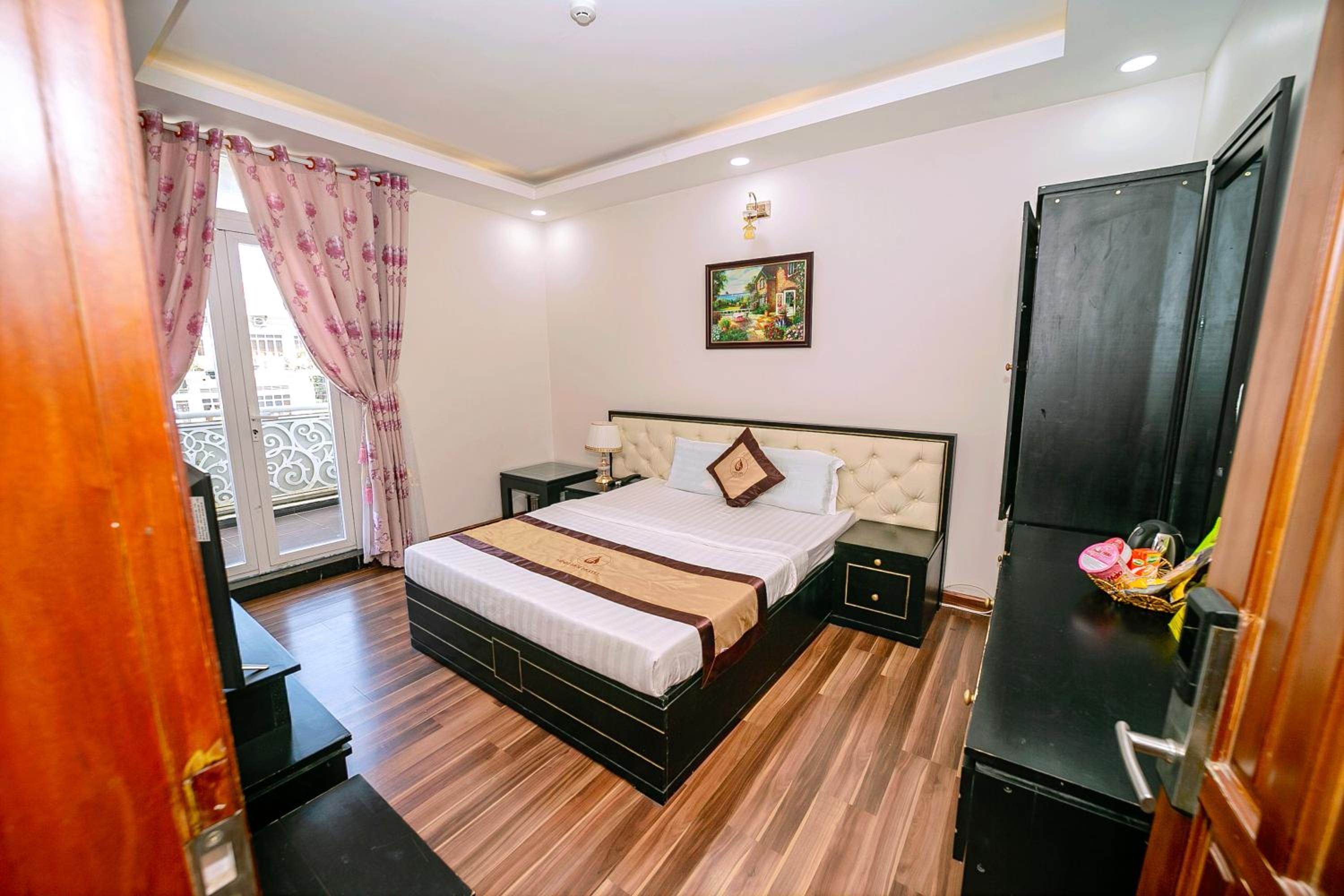 Double Room with Balcony (2 Adults + 1 Child) photo 1