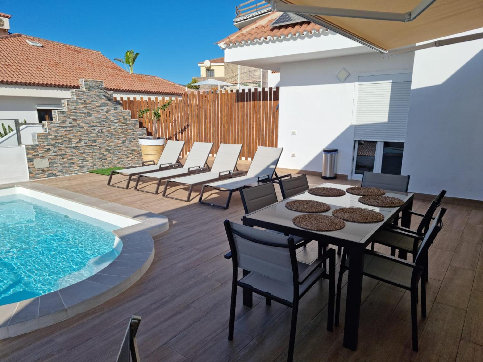 Three-Bedroom Villa photo 2