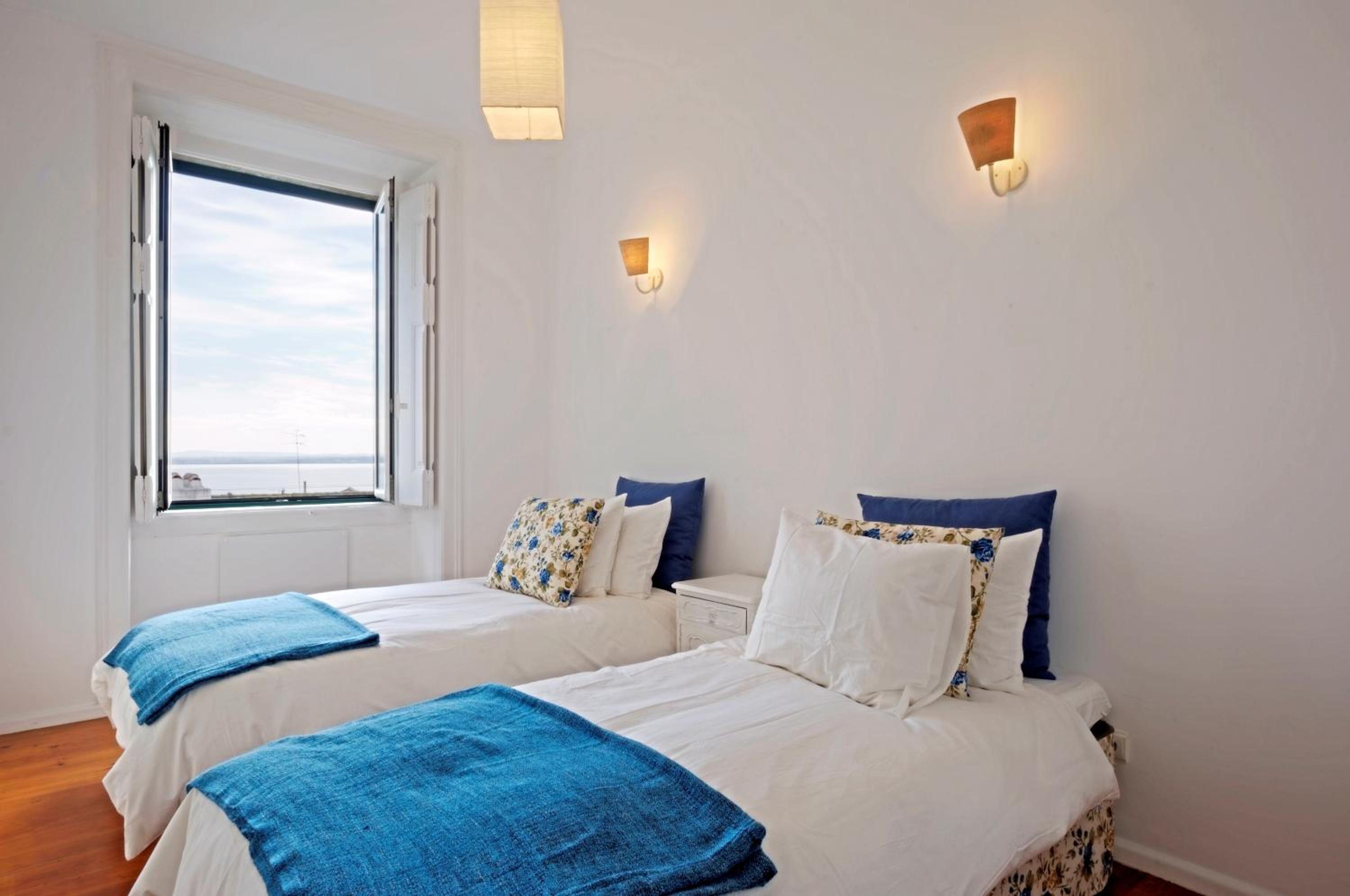 Two-Bedroom Apartment with City and River View photo 3