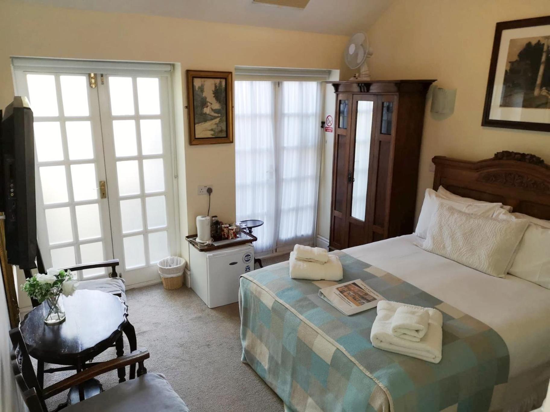 Double Room with Private Bathroom photo 3