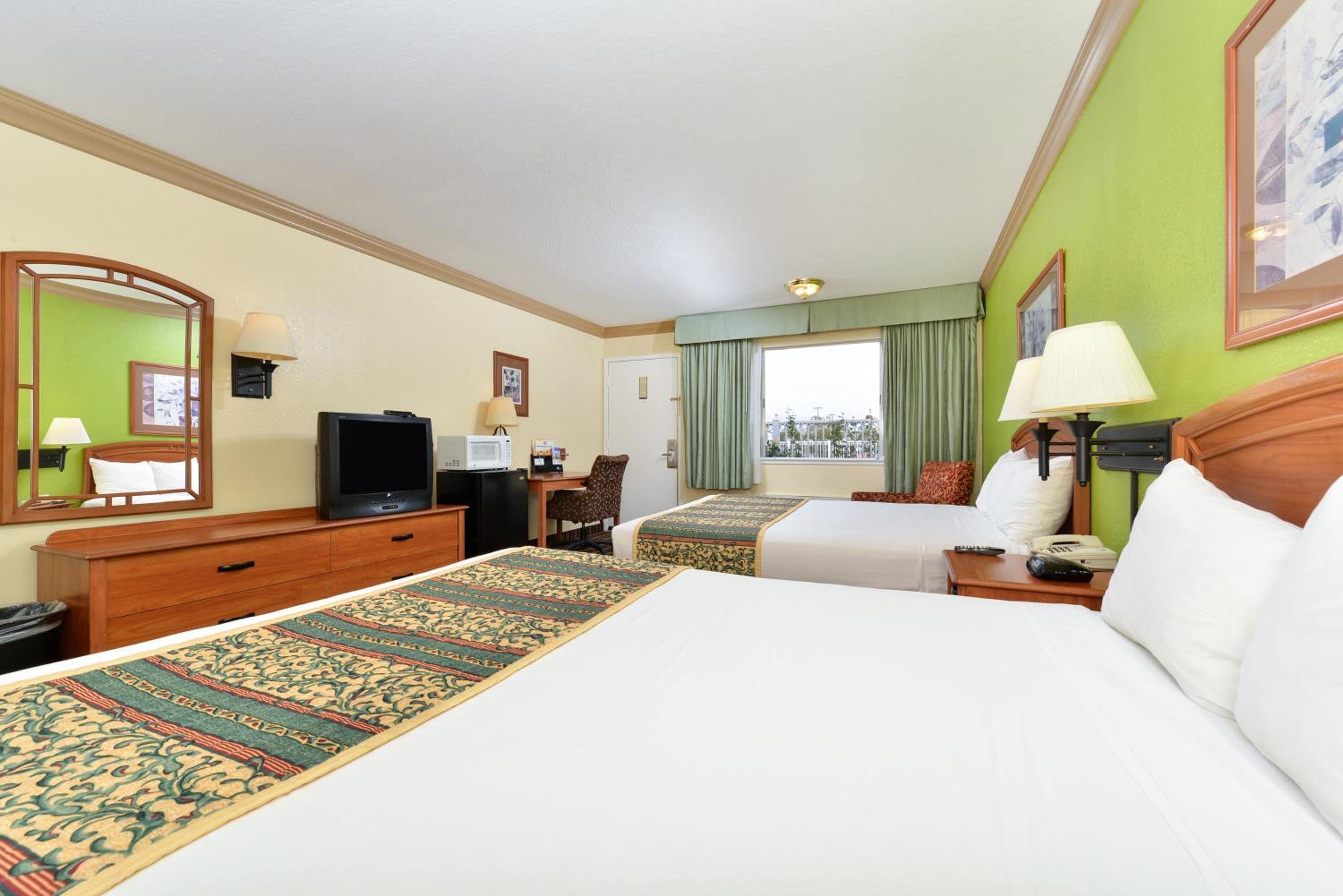 Quadruple Room - Photo 4