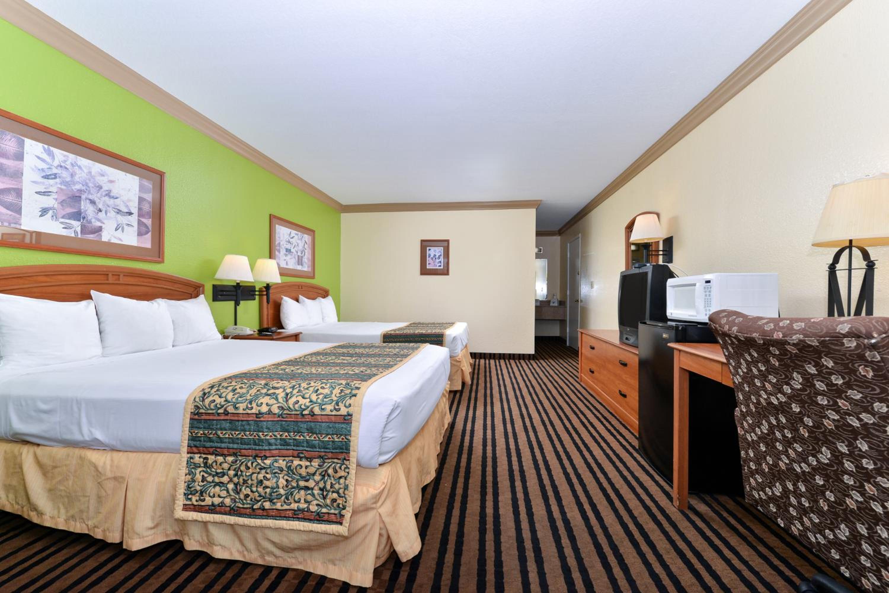 Quadruple Room - Photo 2