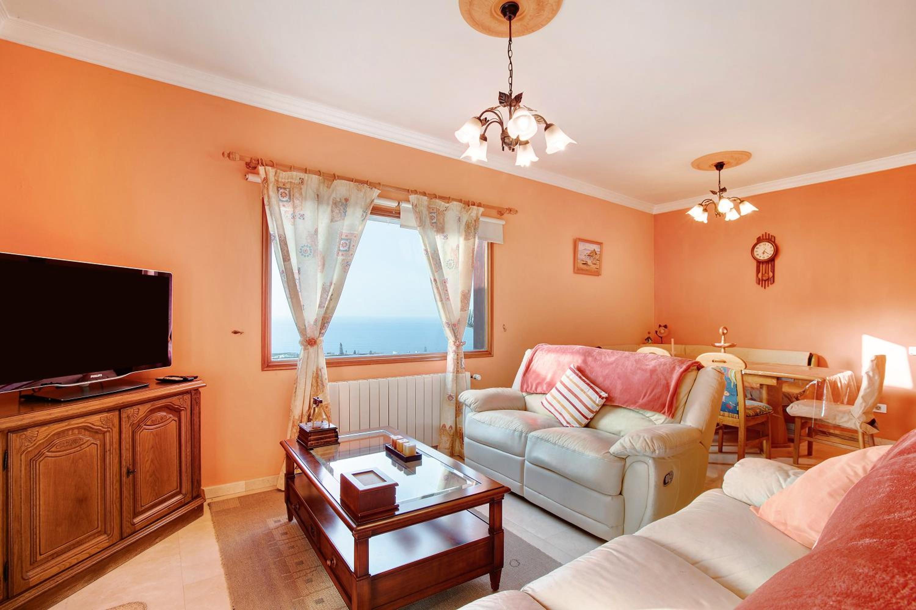 Three-Bedroom House photo 3