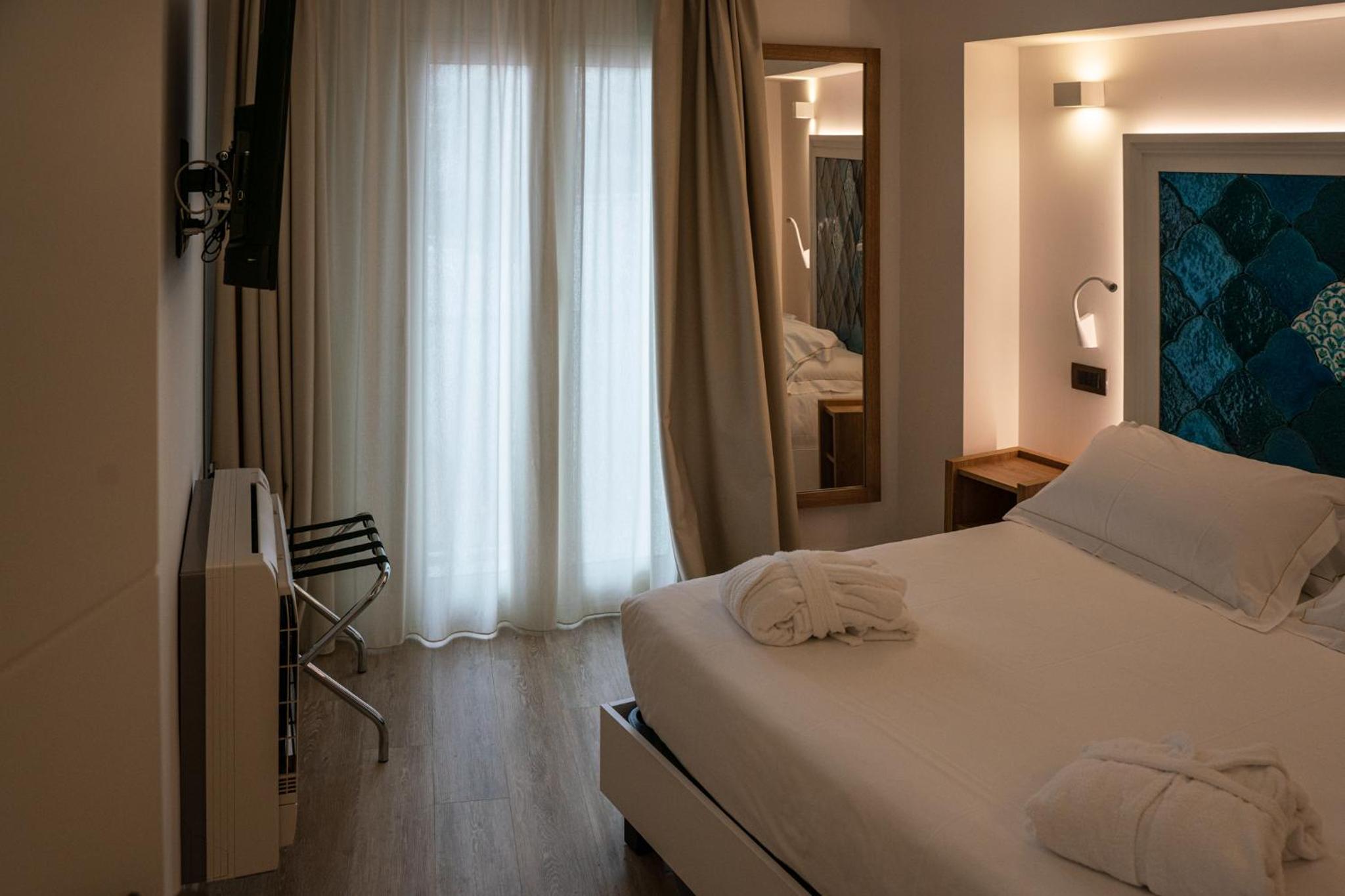 Standard Double Room - Photo 21