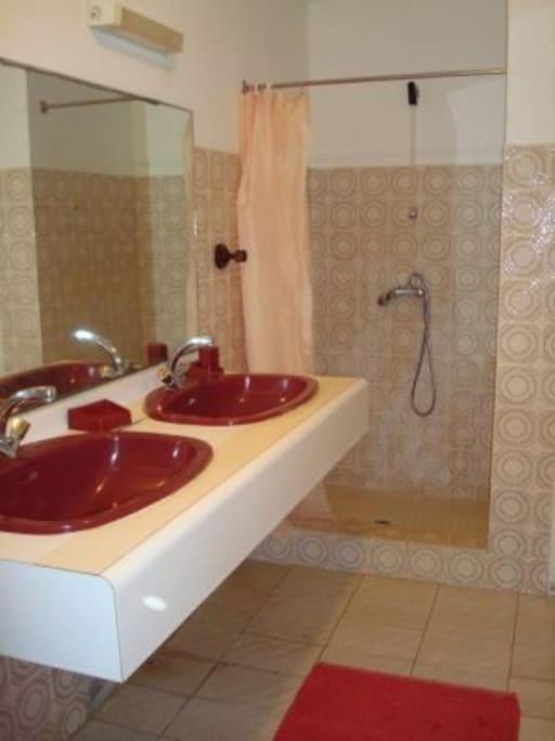 Three-Bedroom House photo 3