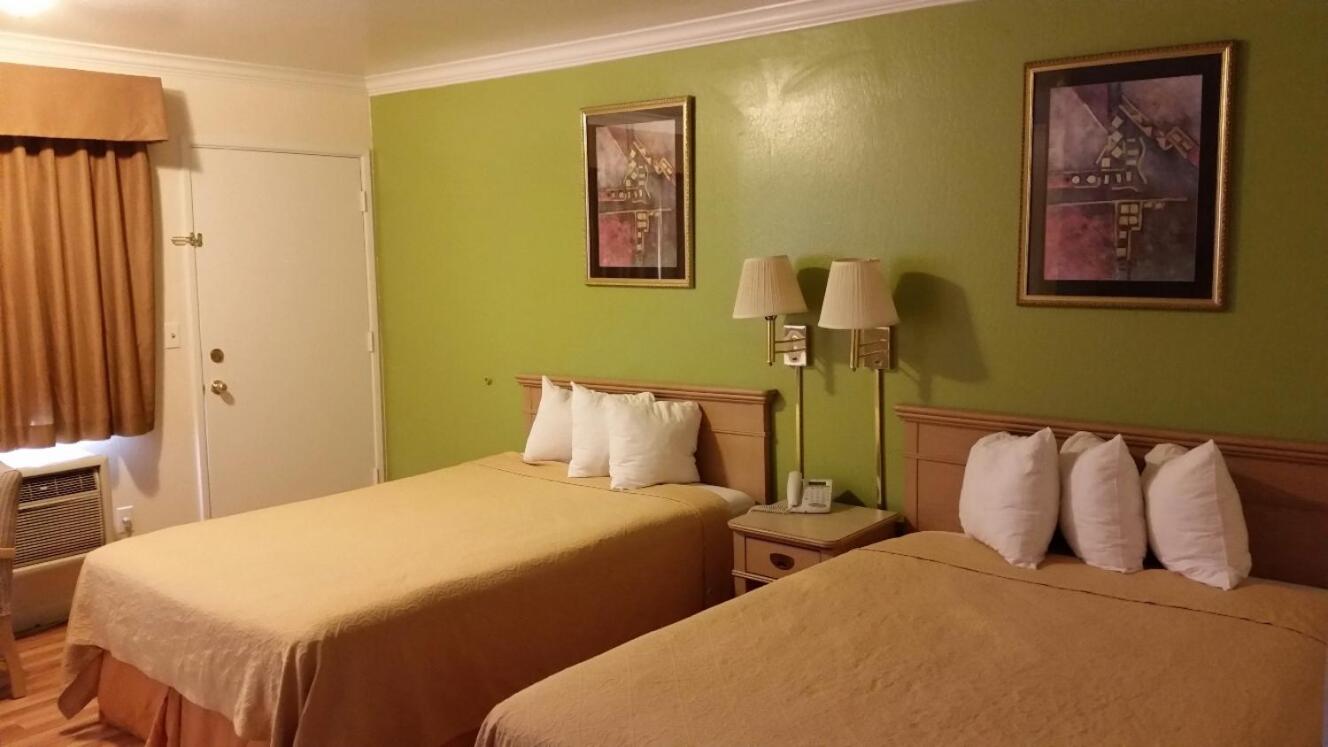 Double Room with Two Double Beds photo 1