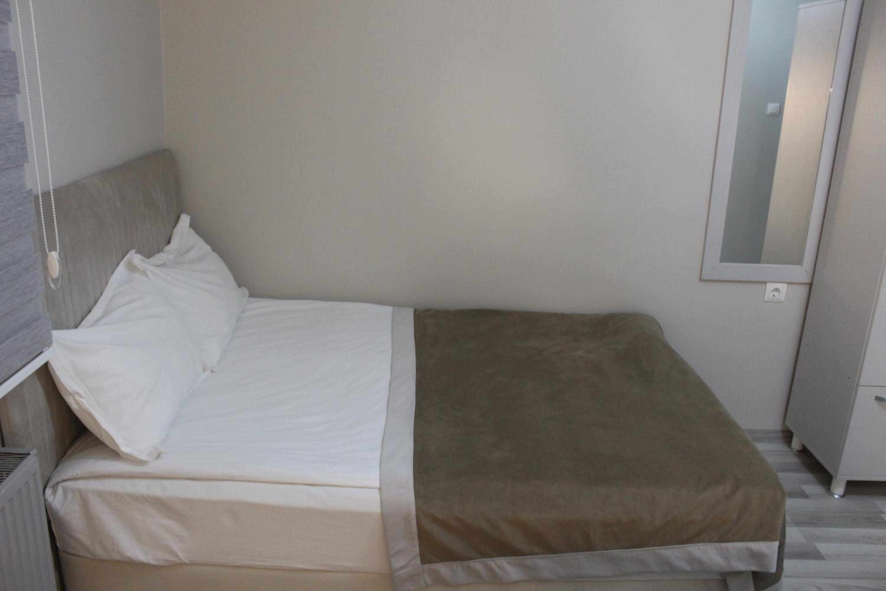 Single Room with Bathroom photo 2