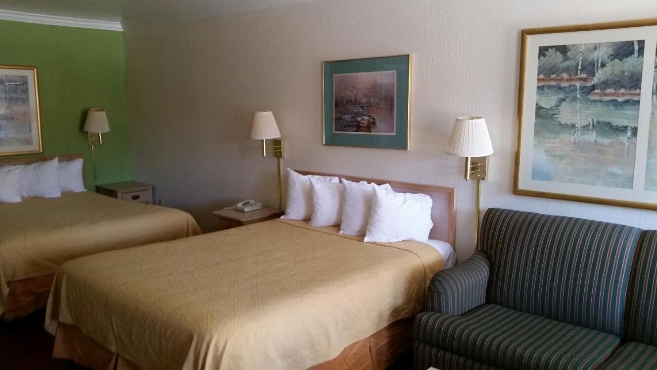Double Room with Two Double Beds photo 2