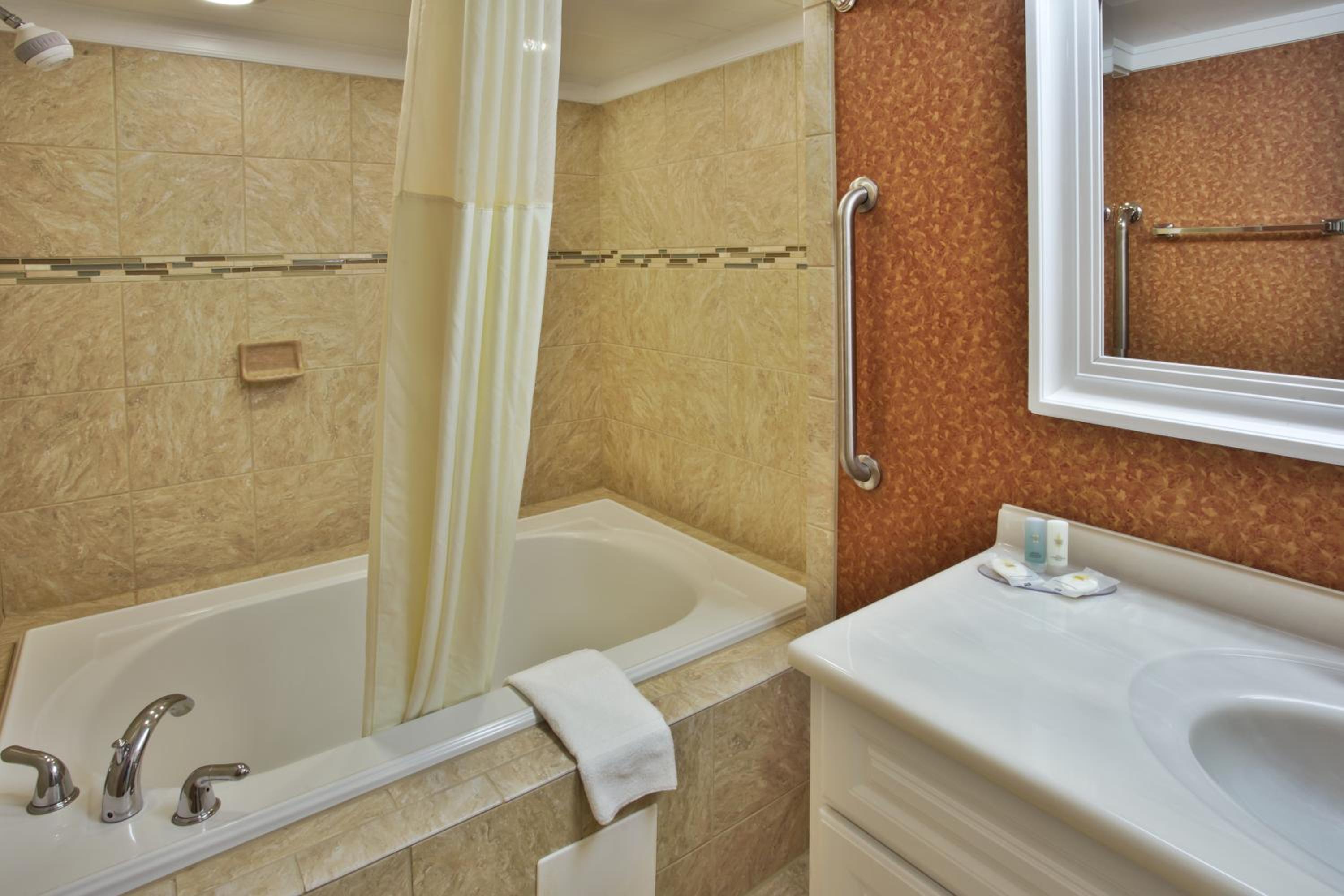 Double Room with Two Double Beds - Non-Smoking - Photo 2
