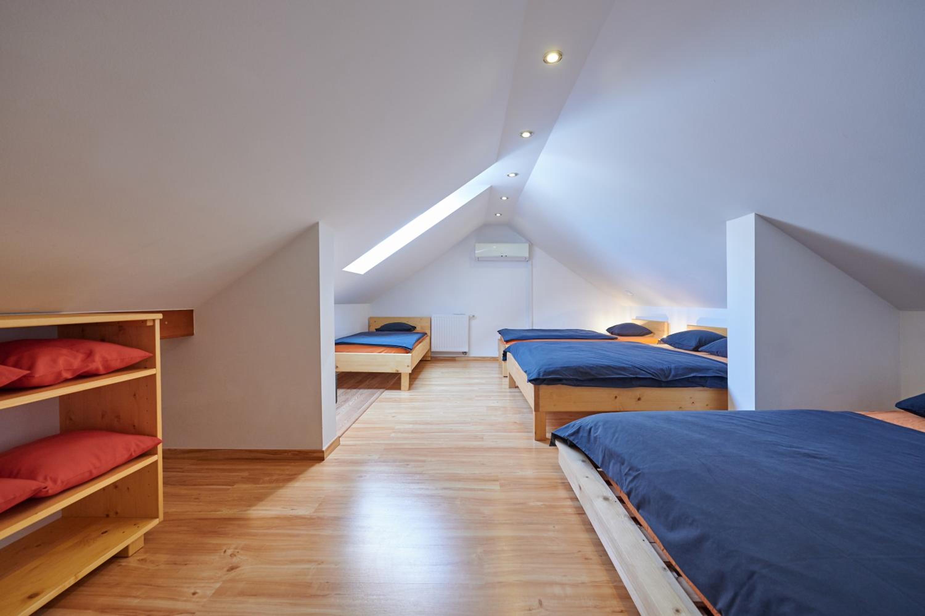 Large Suite - Photo 3